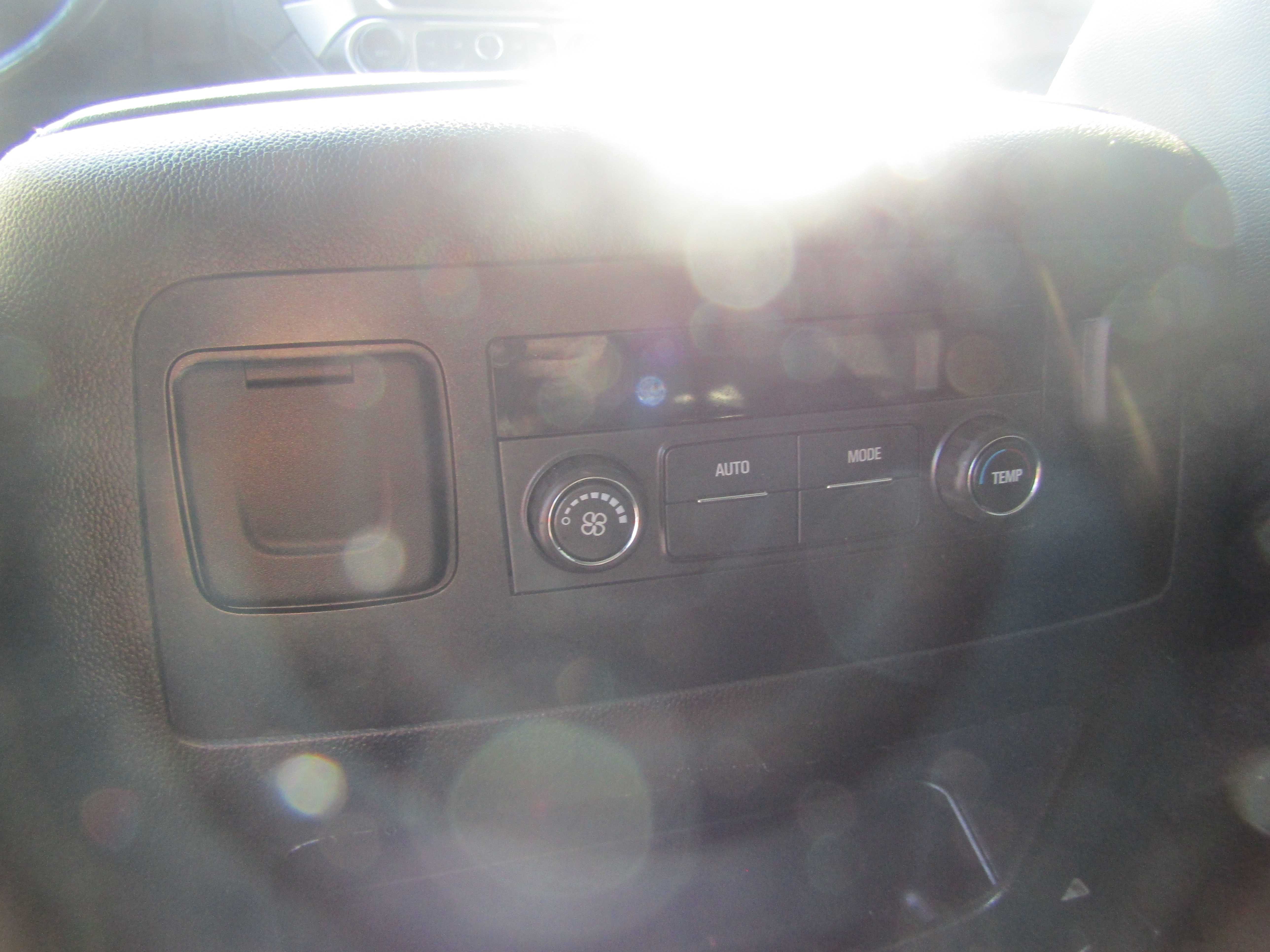 WHITE, 2020 CHEVROLET SUBURBAN Thumnail Image 12