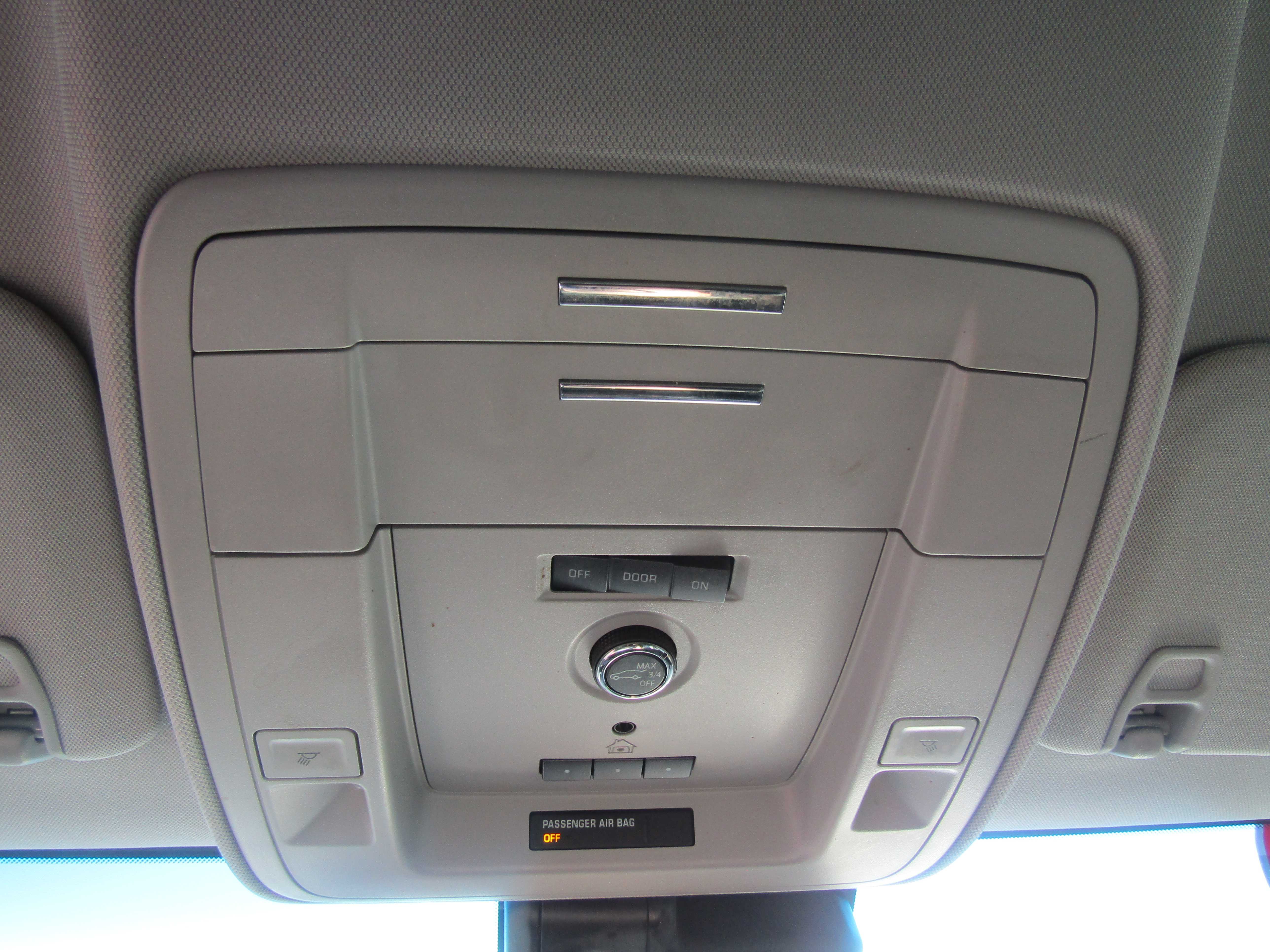 WHITE, 2020 CHEVROLET SUBURBAN Thumnail Image 17