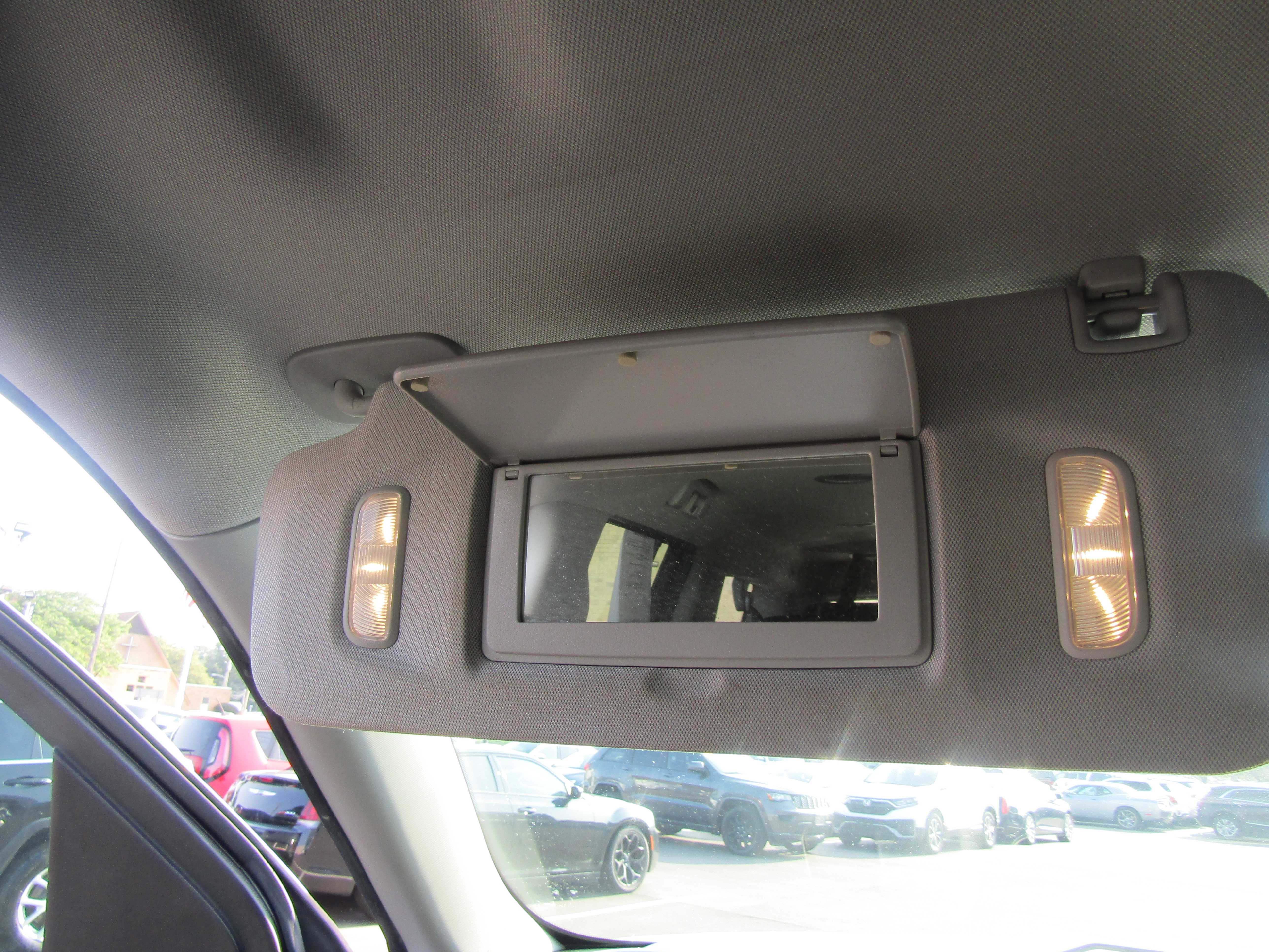 WHITE, 2020 CHEVROLET SUBURBAN Thumnail Image 19