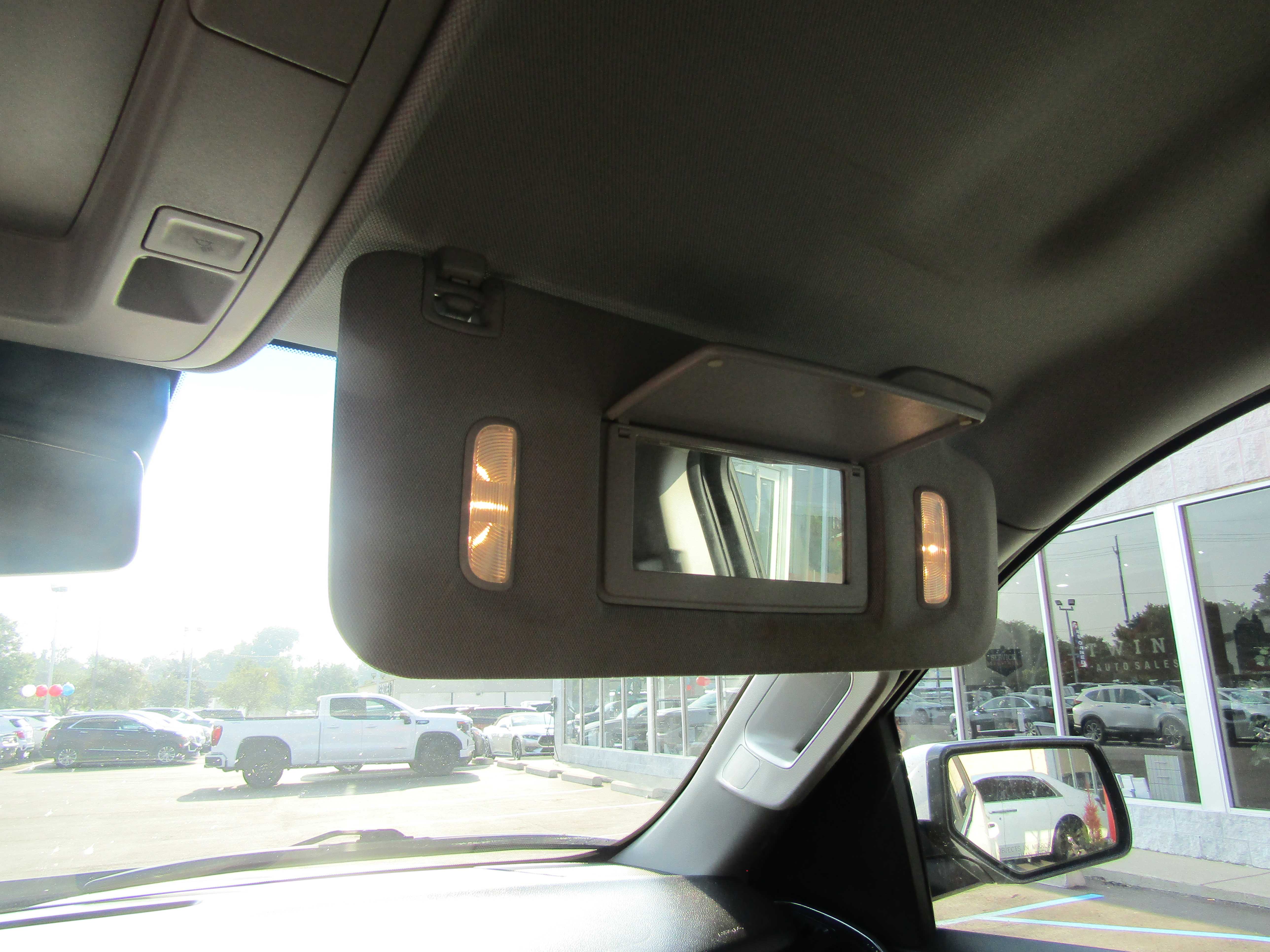WHITE, 2020 CHEVROLET SUBURBAN Thumnail Image 20