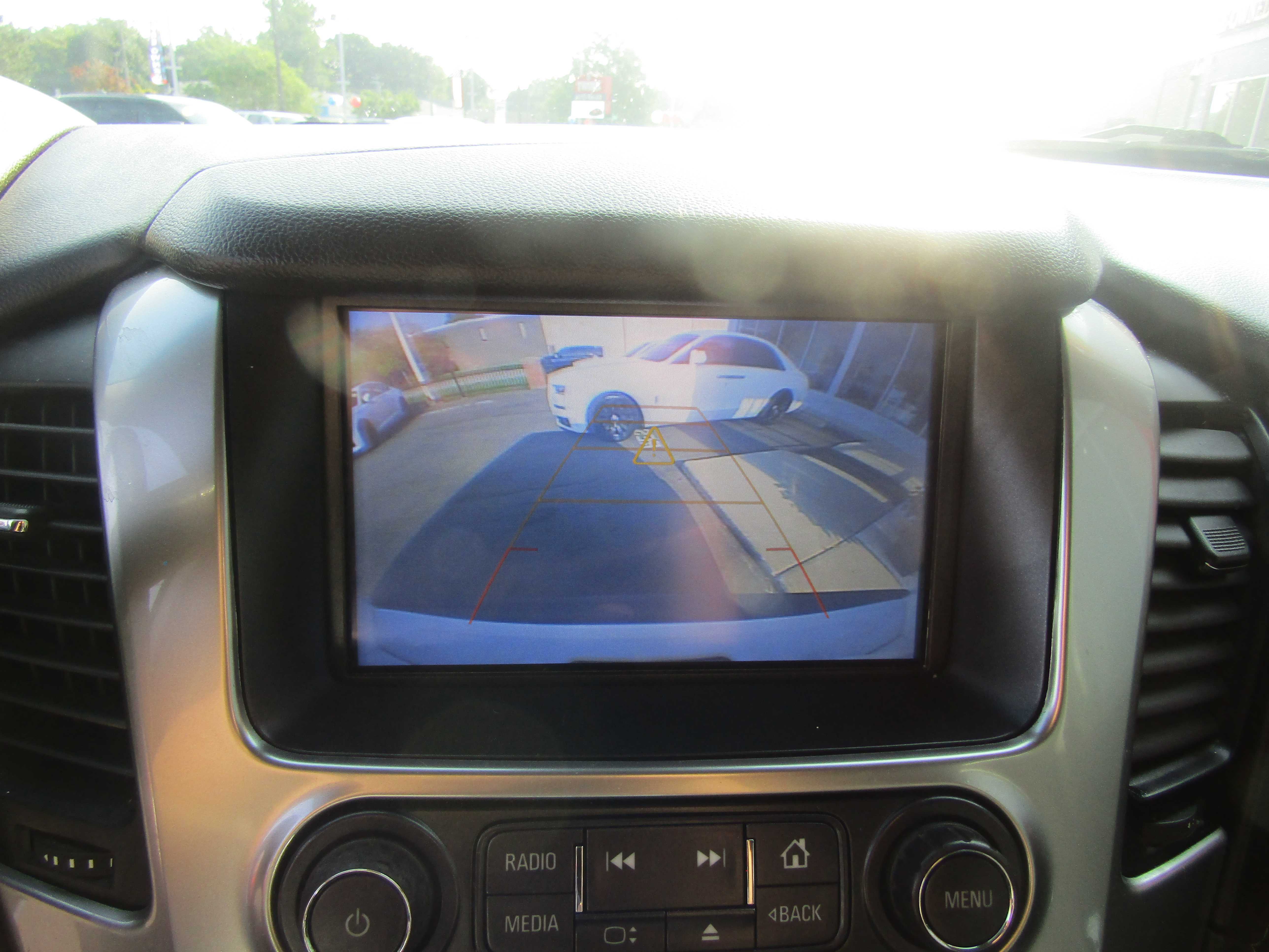 WHITE, 2020 CHEVROLET SUBURBAN Thumnail Image 21