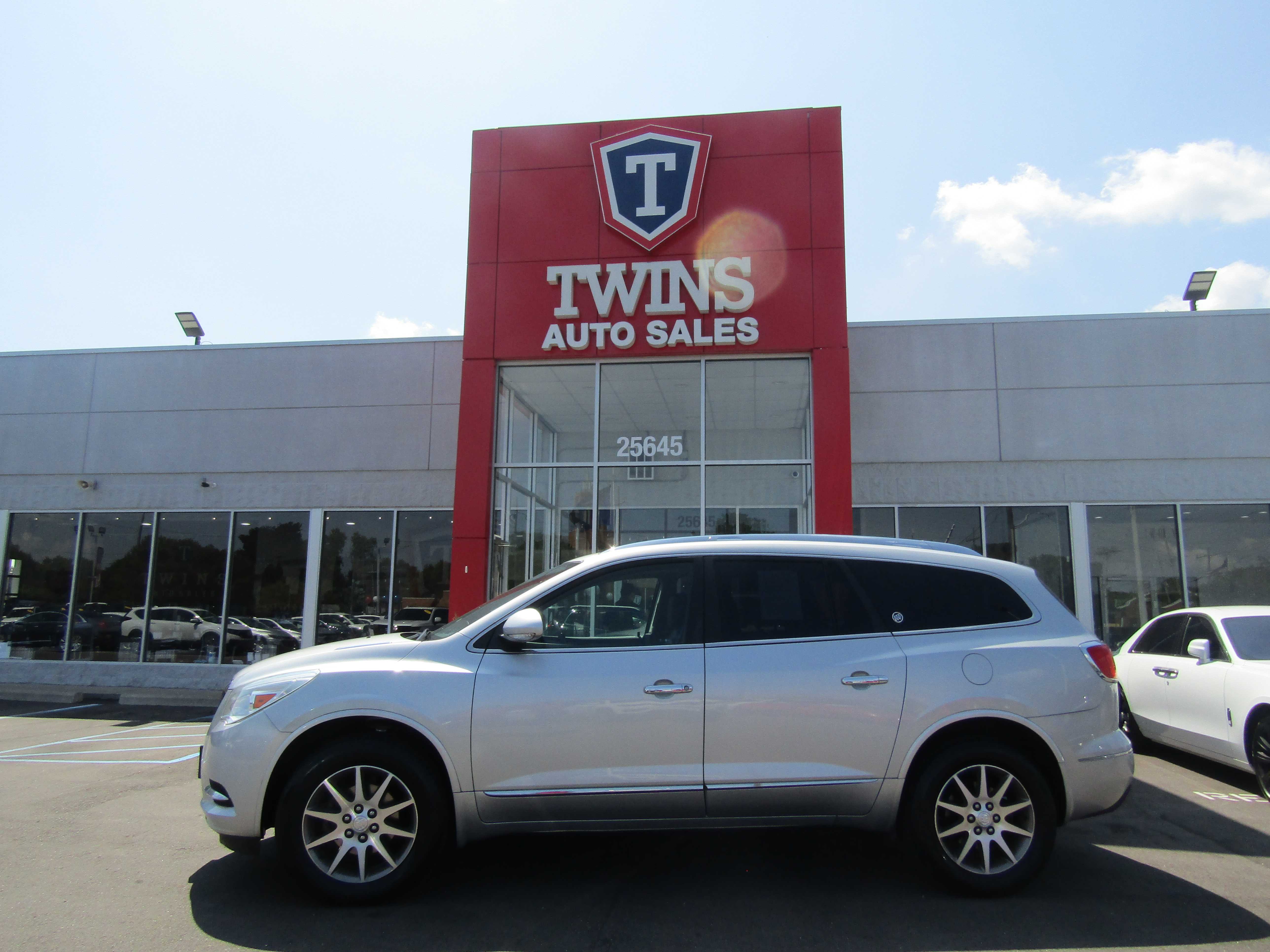 SILVER, 2017 BUICK ENCLAVE Thumnail Image 1