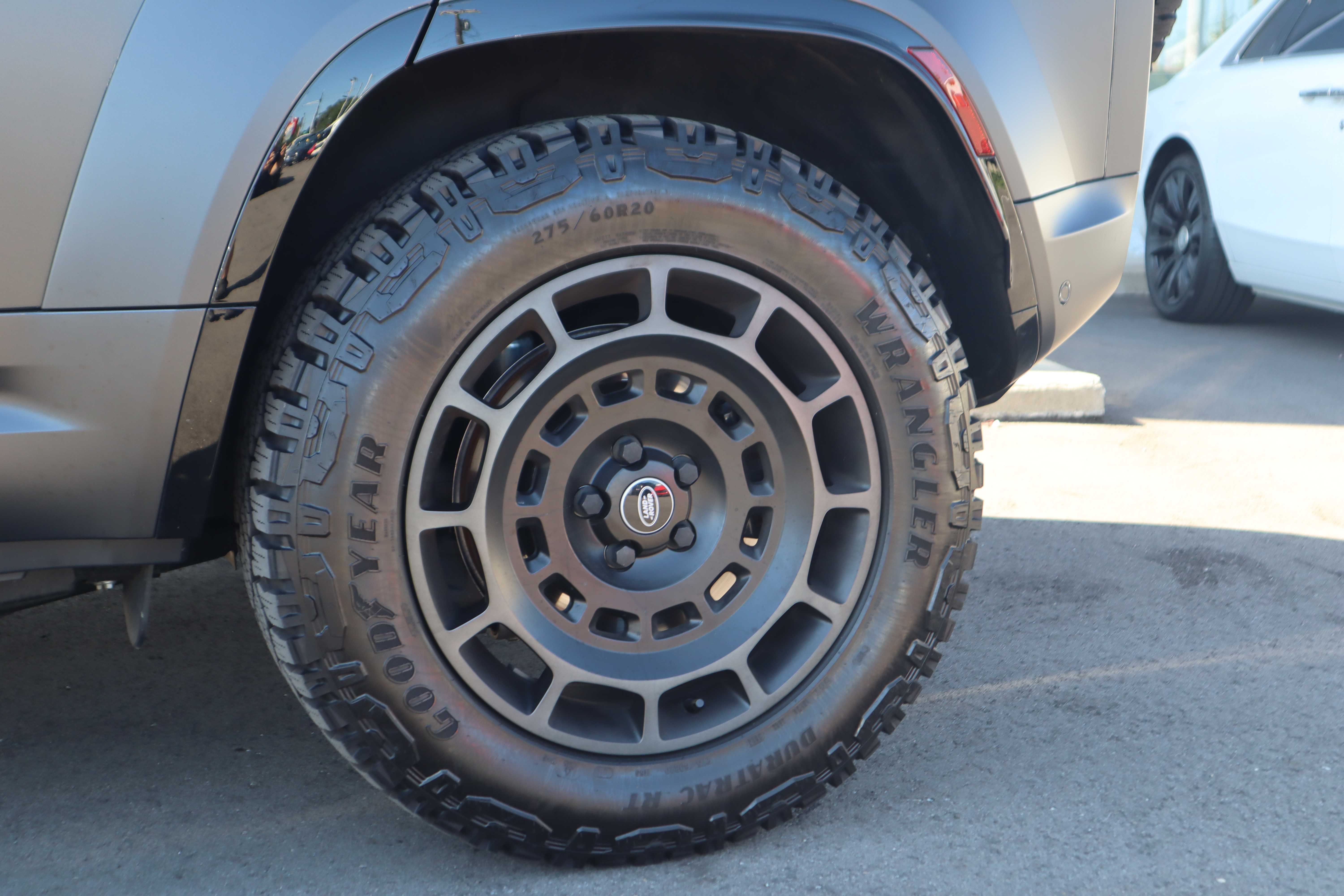 GRAY, 2025 LAND ROVER DEFENDER 110 Thumnail Image 4