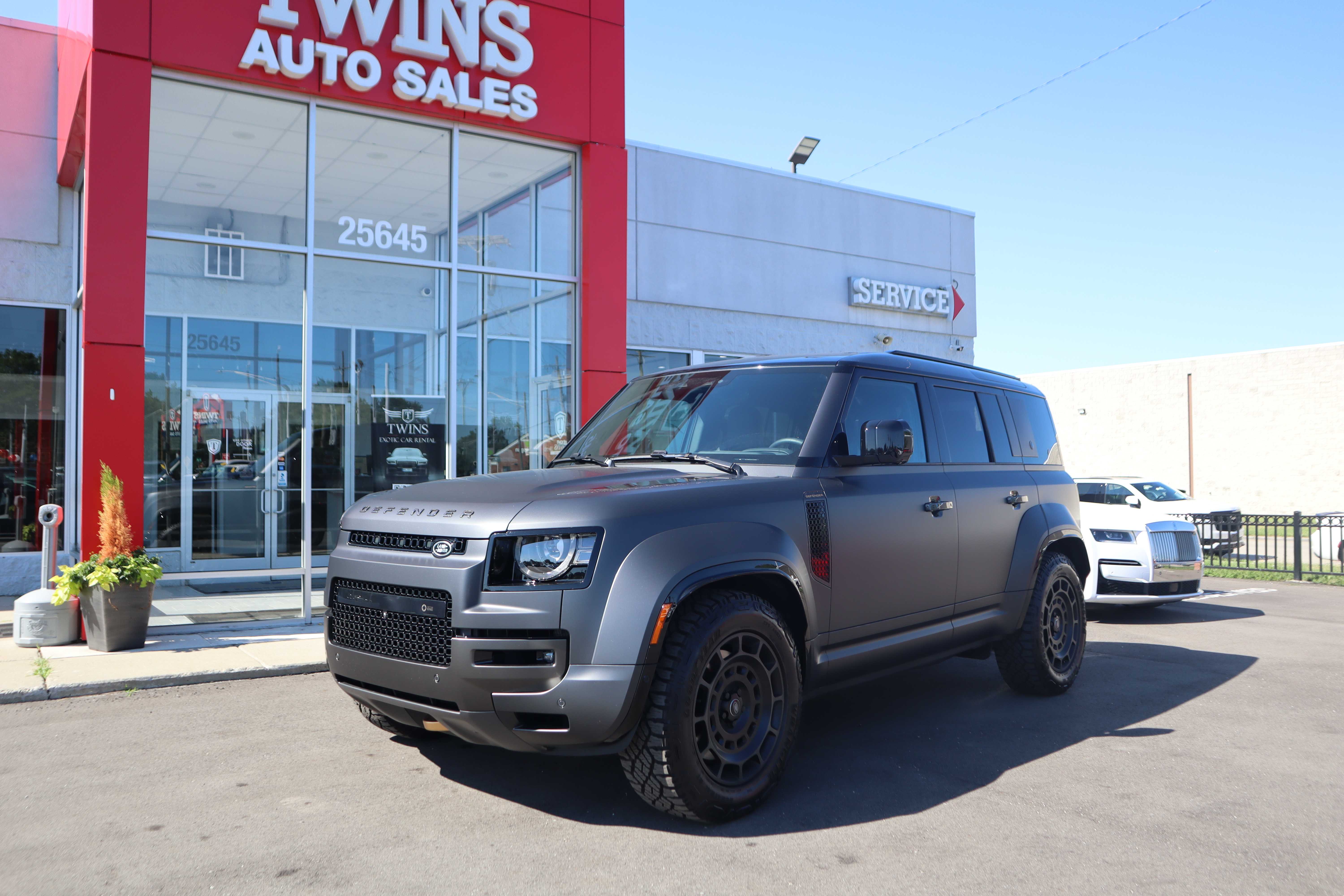 GRAY, 2025 LAND ROVER DEFENDER 110 Thumnail Image 5