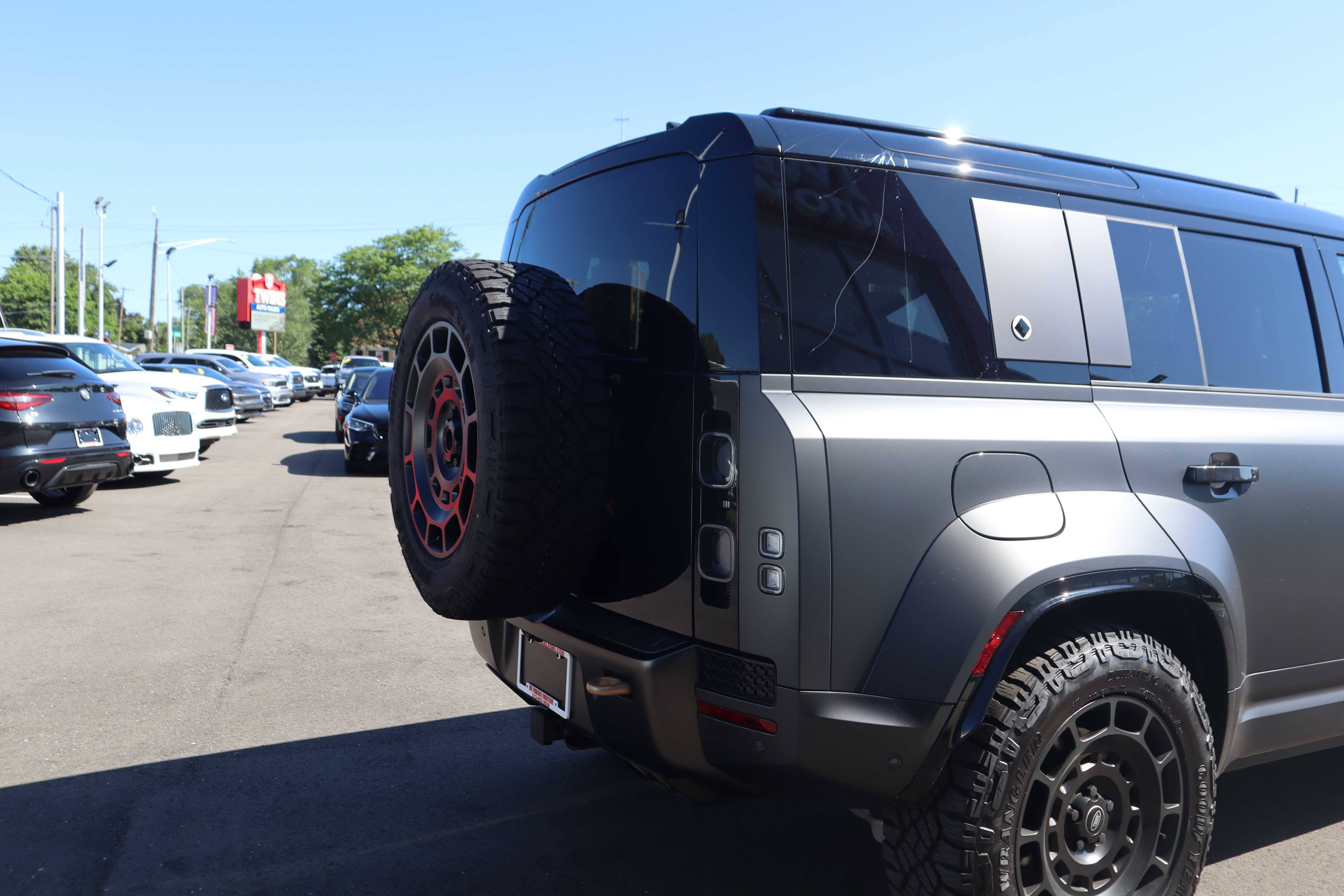 GRAY, 2025 LAND ROVER DEFENDER 110 Thumnail Image 11