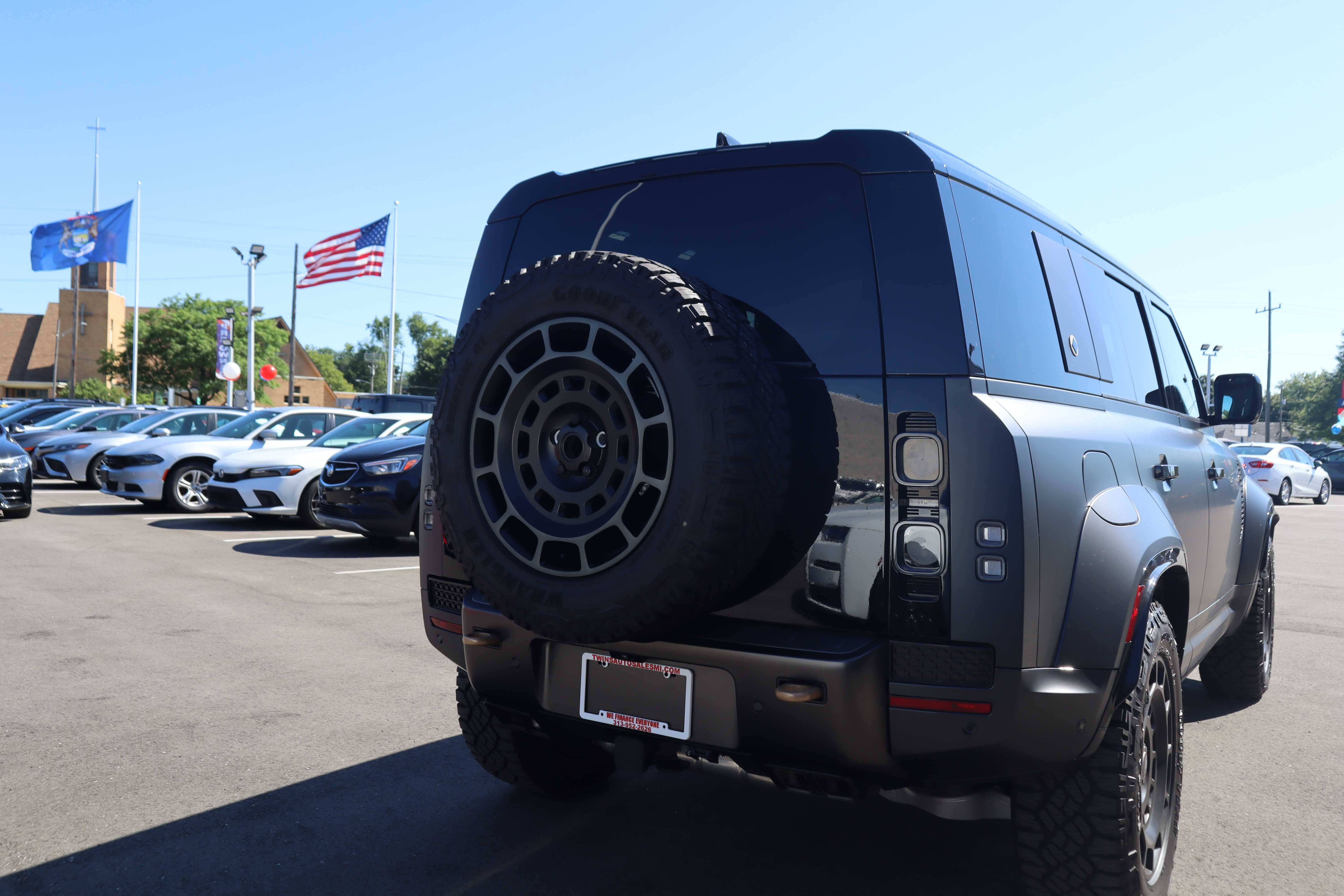 GRAY, 2025 LAND ROVER DEFENDER 110 Thumnail Image 12