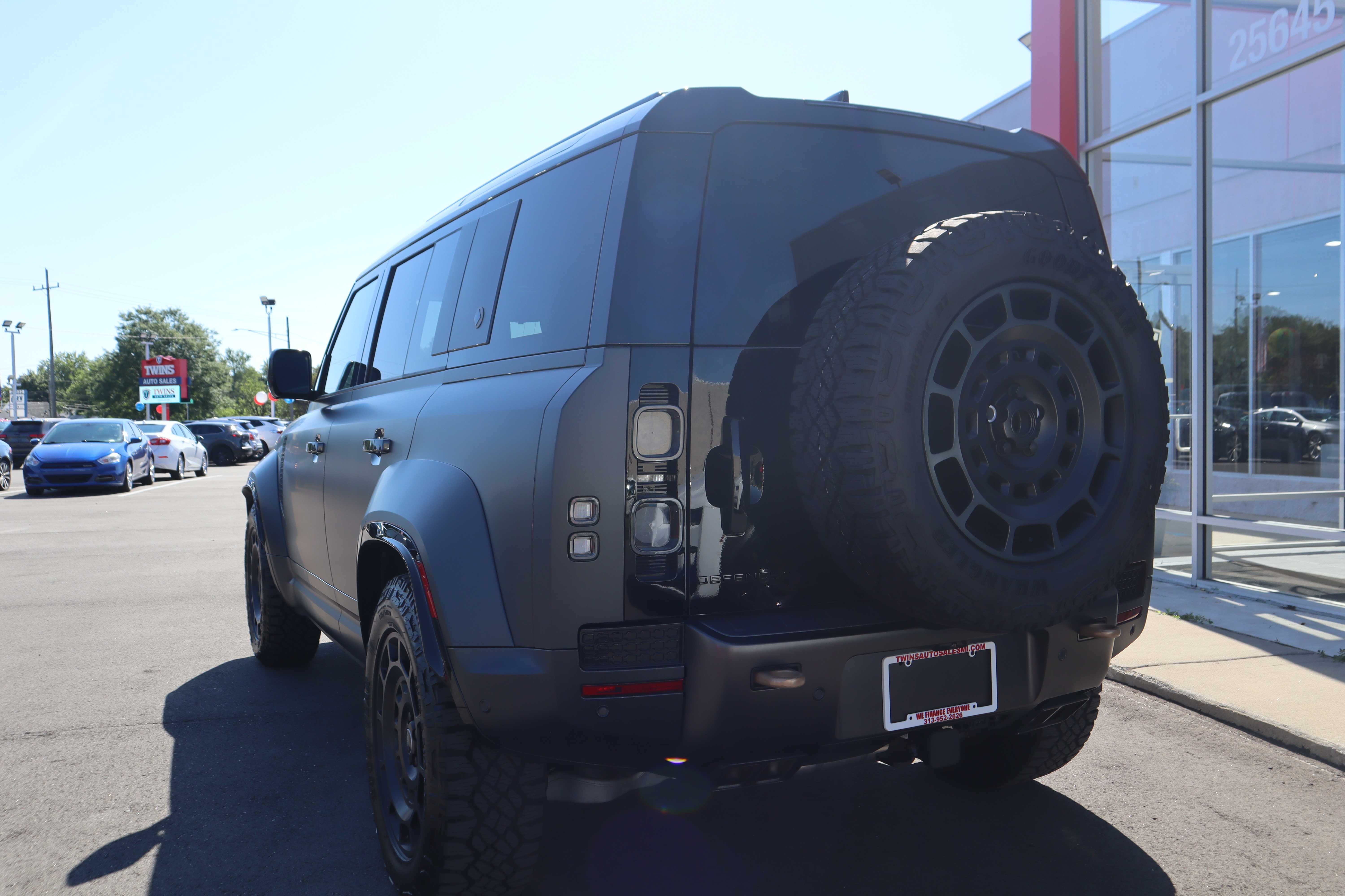 GRAY, 2025 LAND ROVER DEFENDER 110 Thumnail Image 13