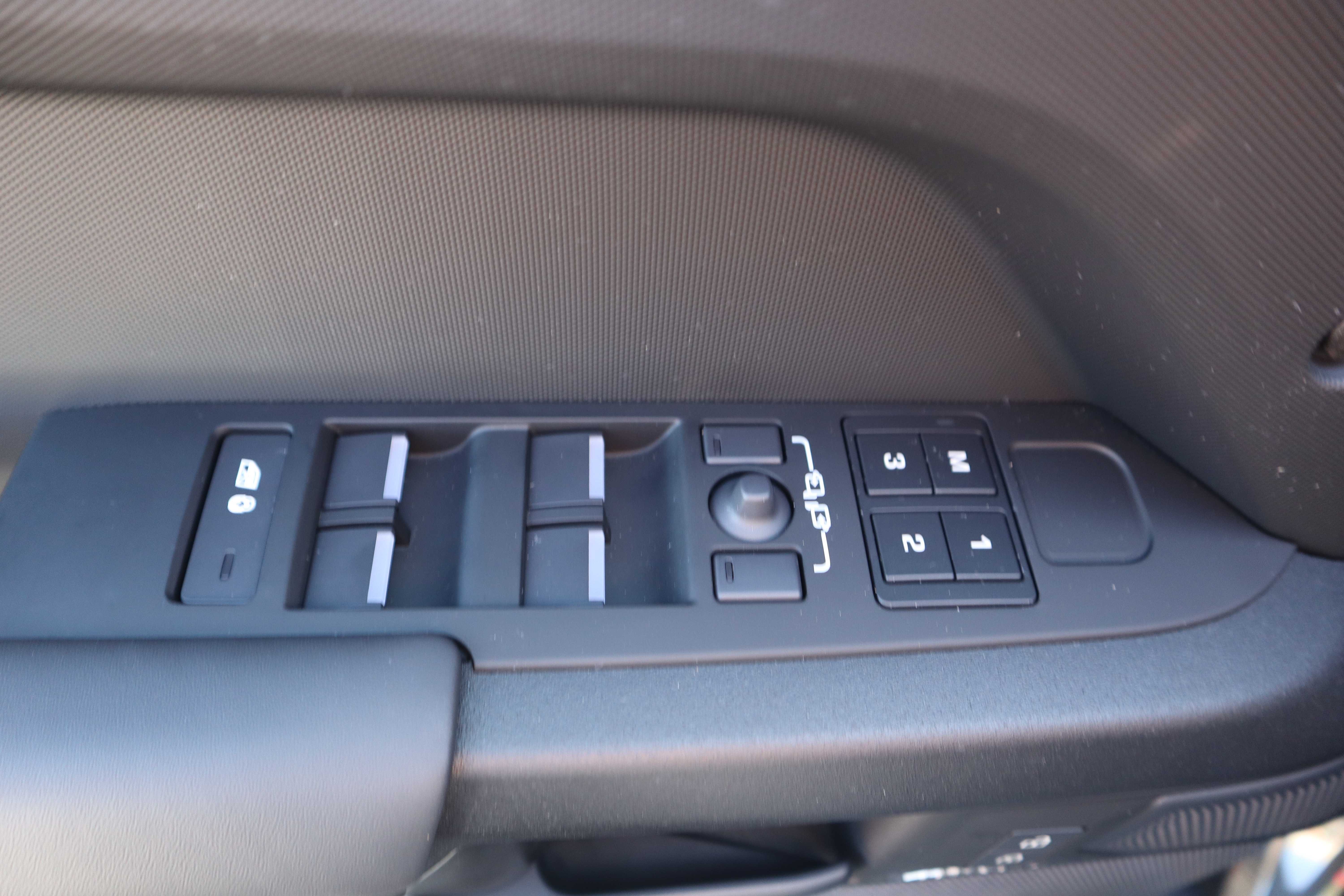 GRAY, 2025 LAND ROVER DEFENDER 110 Thumnail Image 15