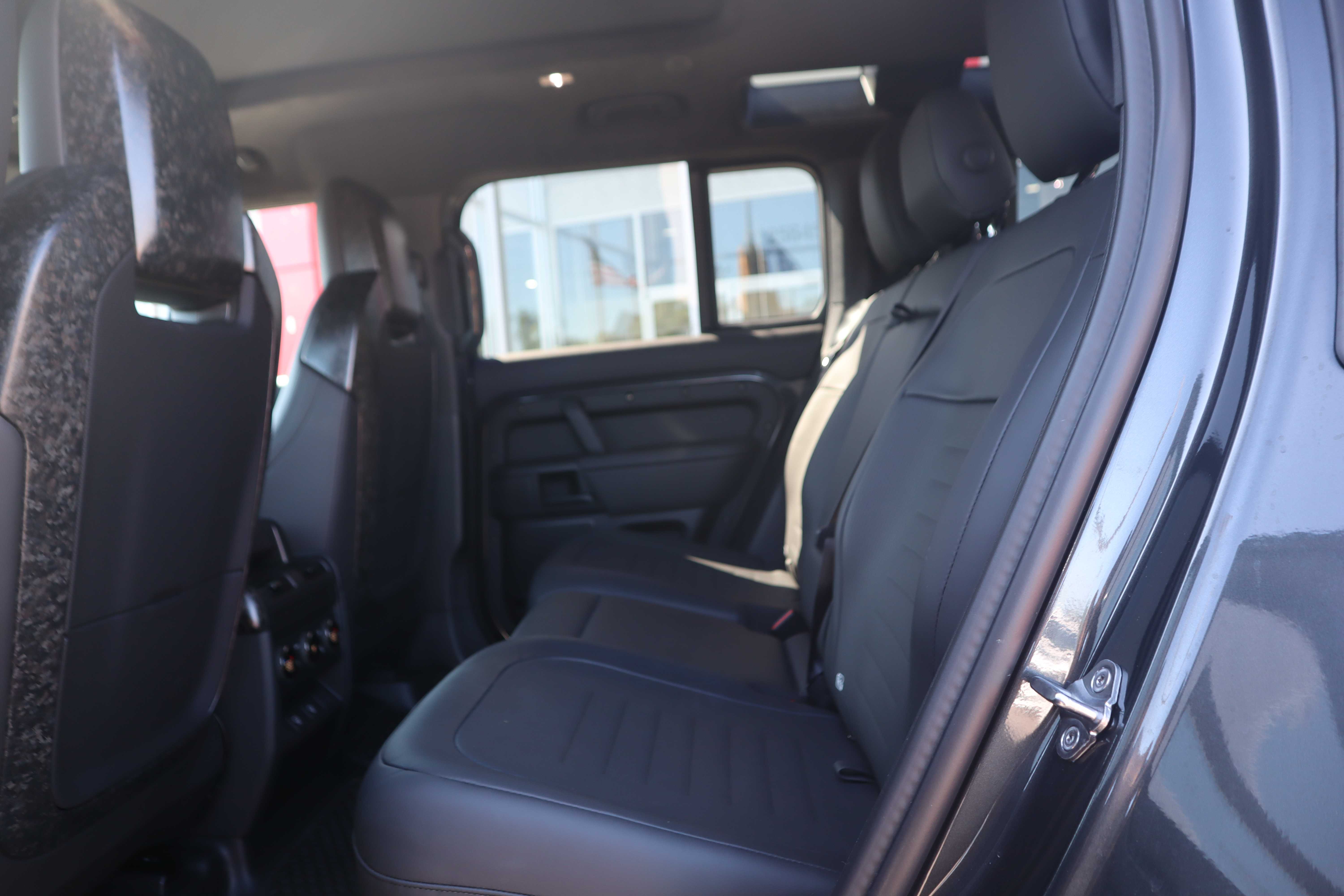 GRAY, 2025 LAND ROVER DEFENDER 110 Thumnail Image 29