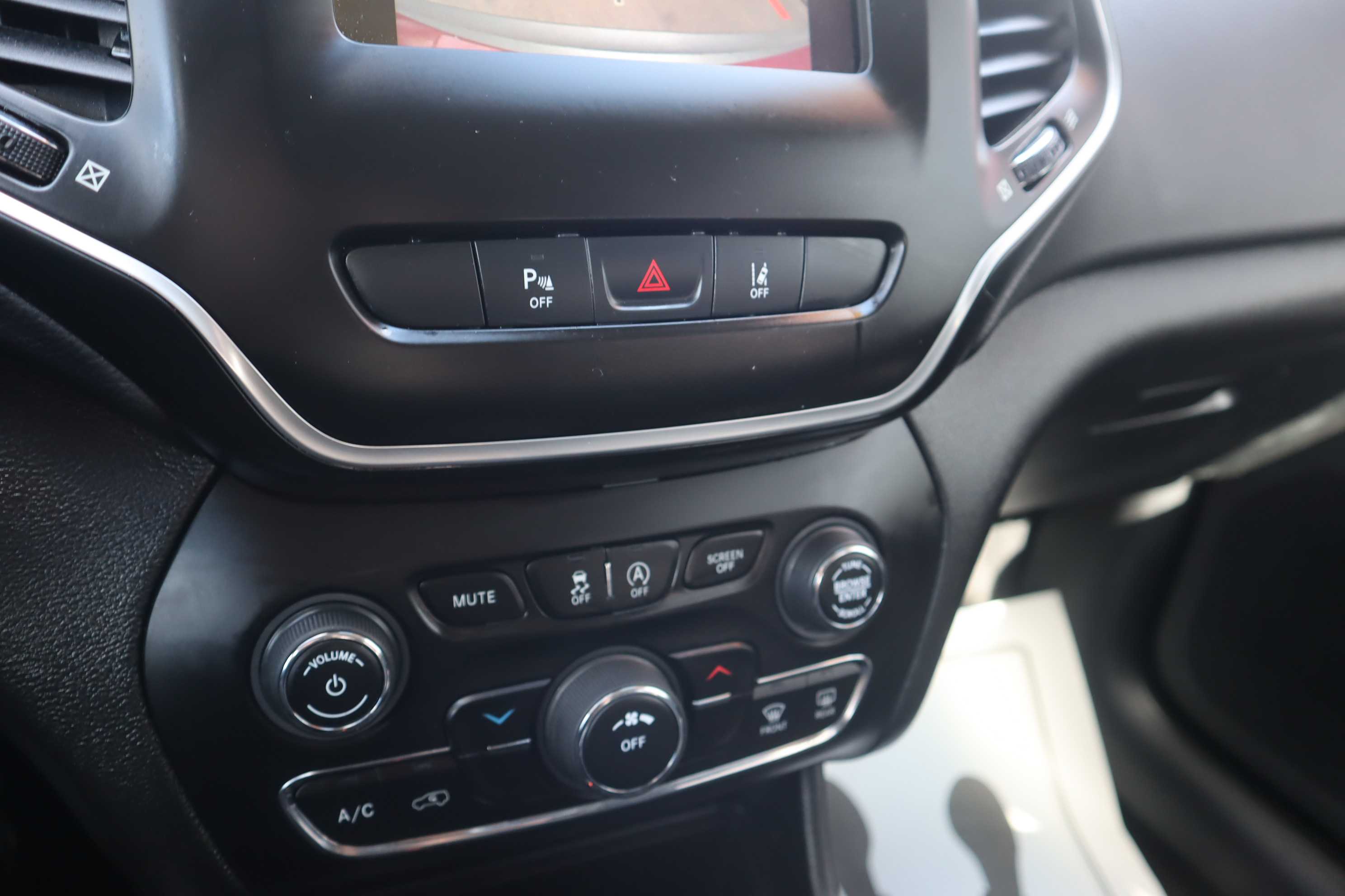 RED, 2021 JEEP CHEROKEE Thumnail Image 16