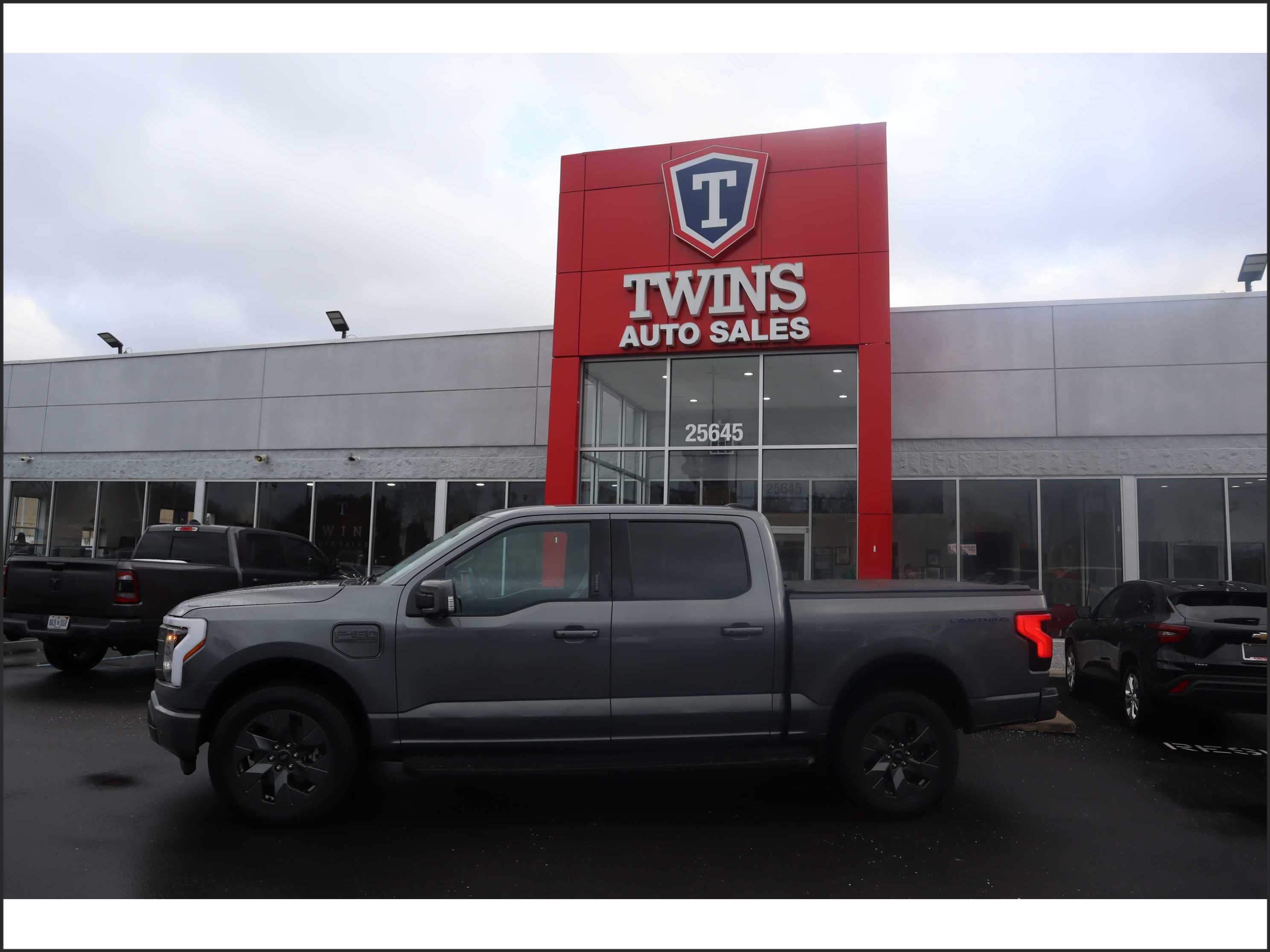 GRAY, 2023 FORD F150 LIGHTNING Image 