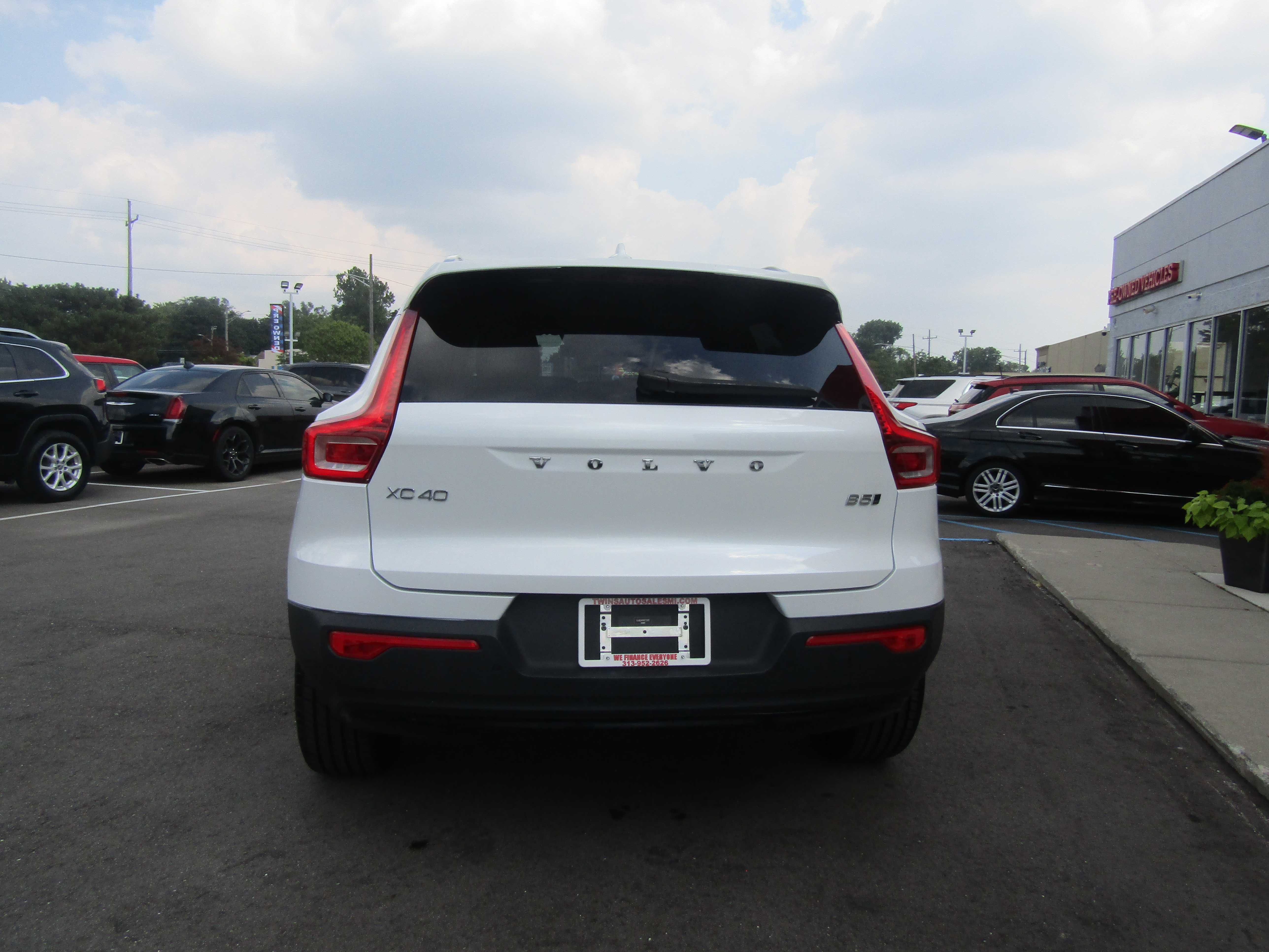 WHITE, 2025 VOLVO XC40 Thumnail Image 7