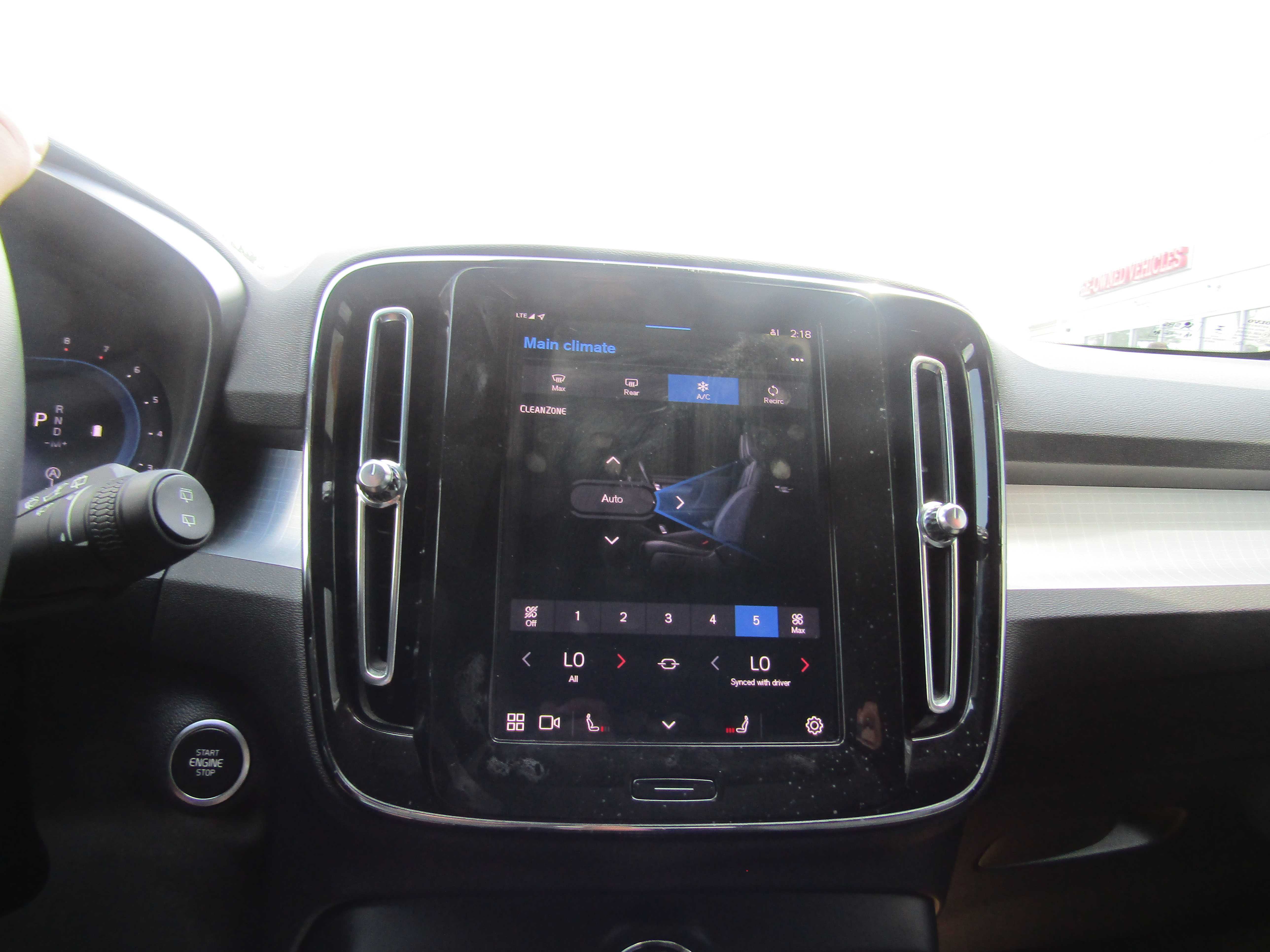 WHITE, 2025 VOLVO XC40 Thumnail Image 13