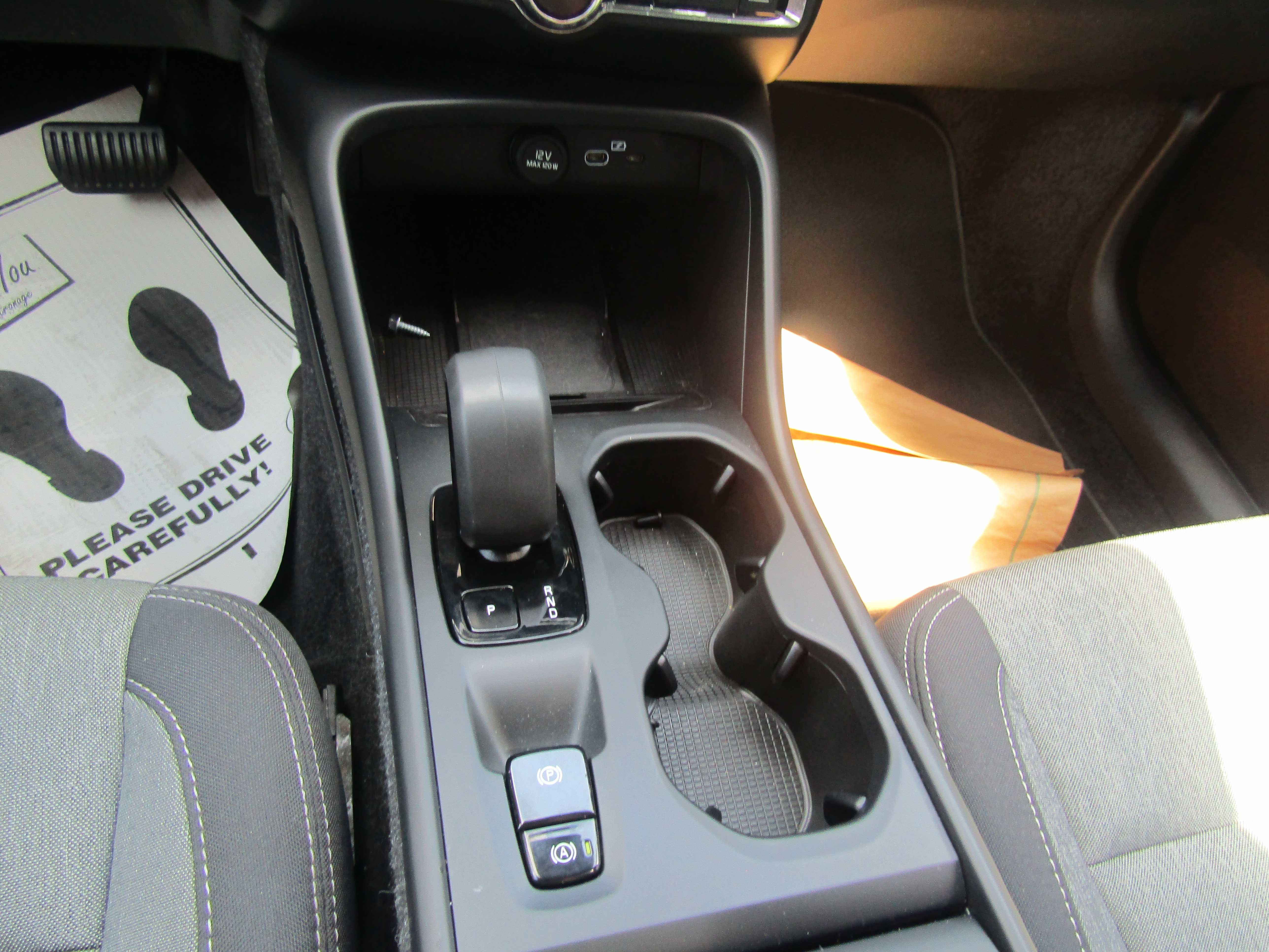 WHITE, 2025 VOLVO XC40 Thumnail Image 15