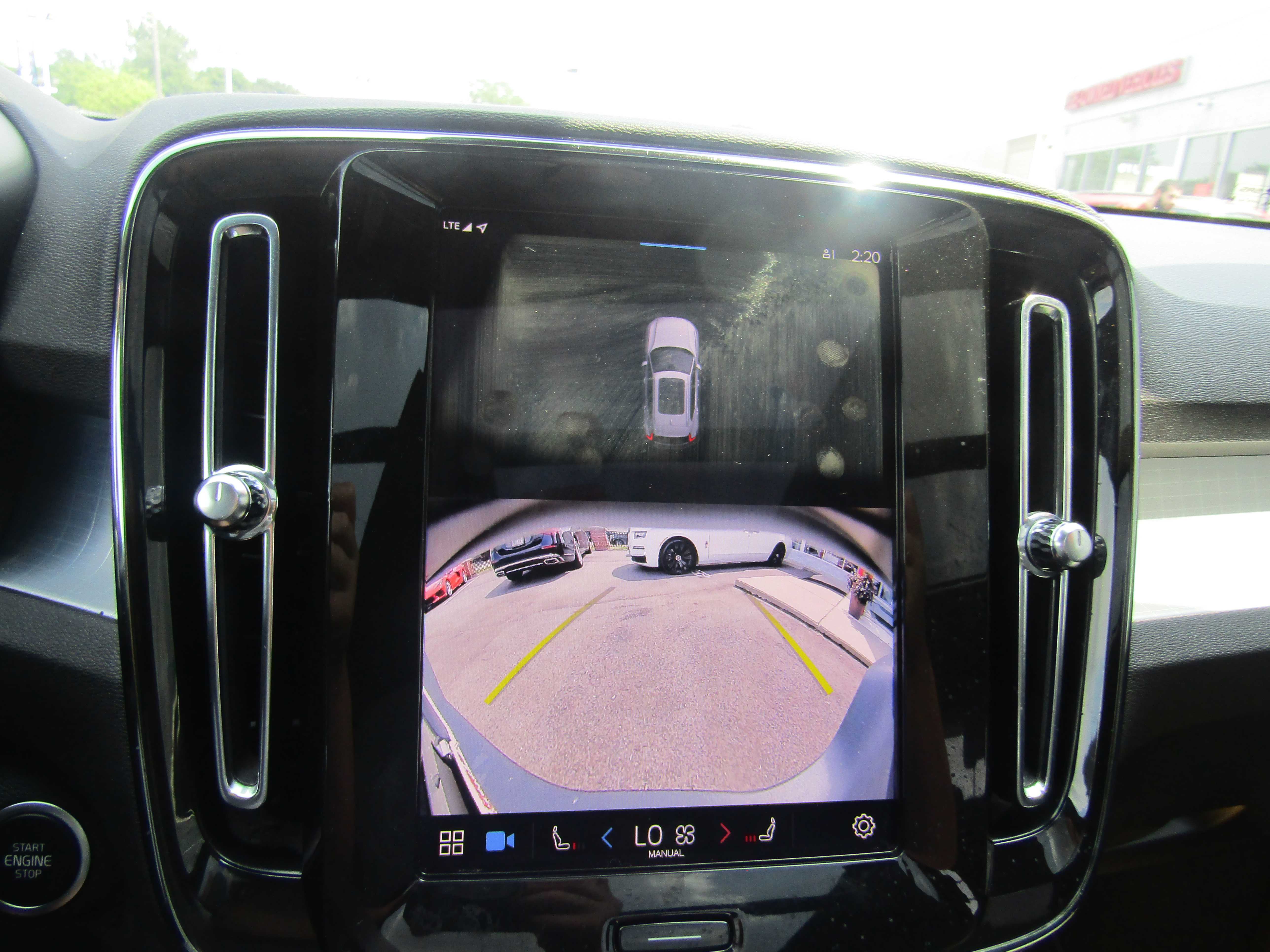 WHITE, 2025 VOLVO XC40 Thumnail Image 19