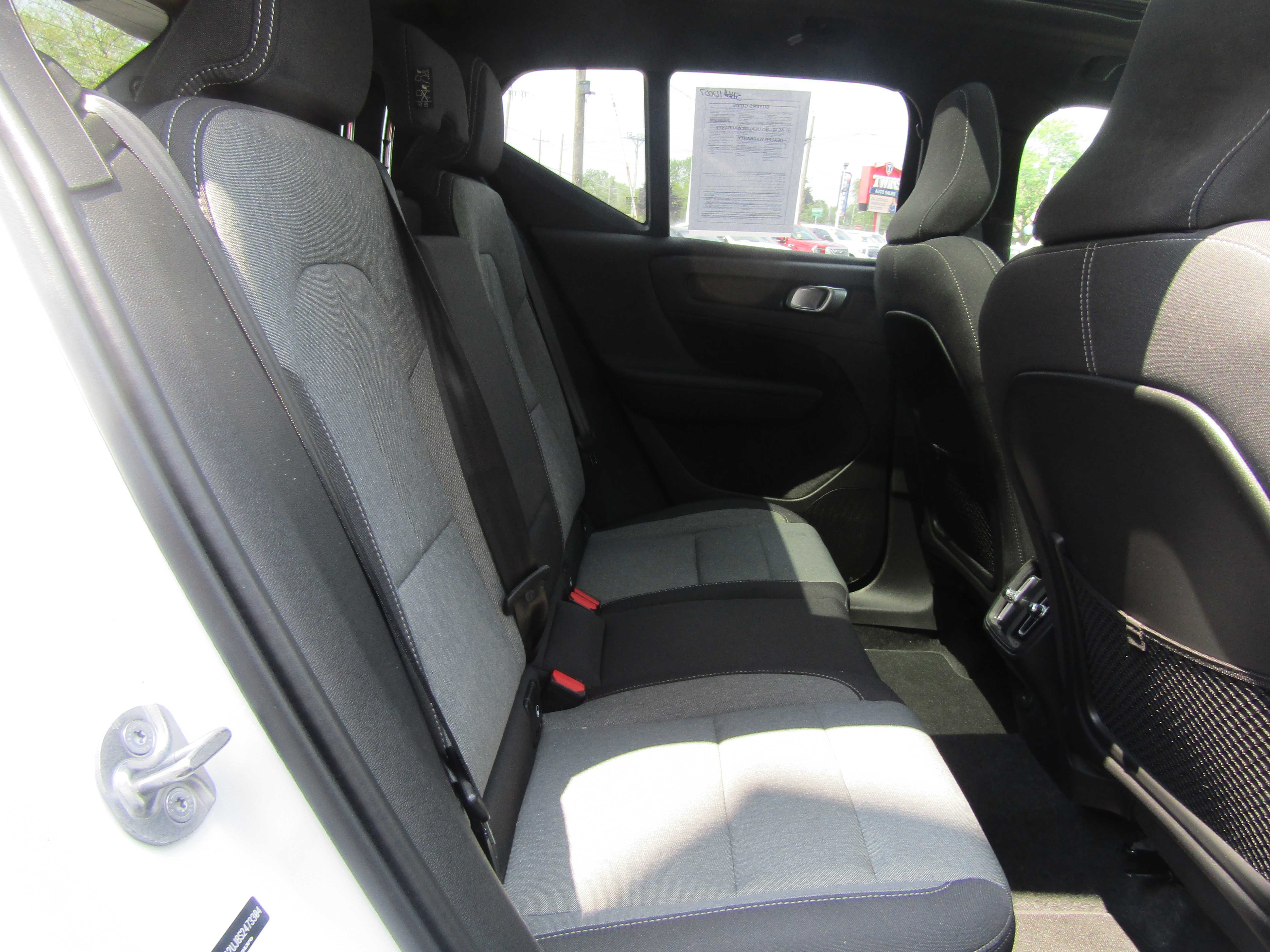 WHITE, 2025 VOLVO XC40 Thumnail Image 23