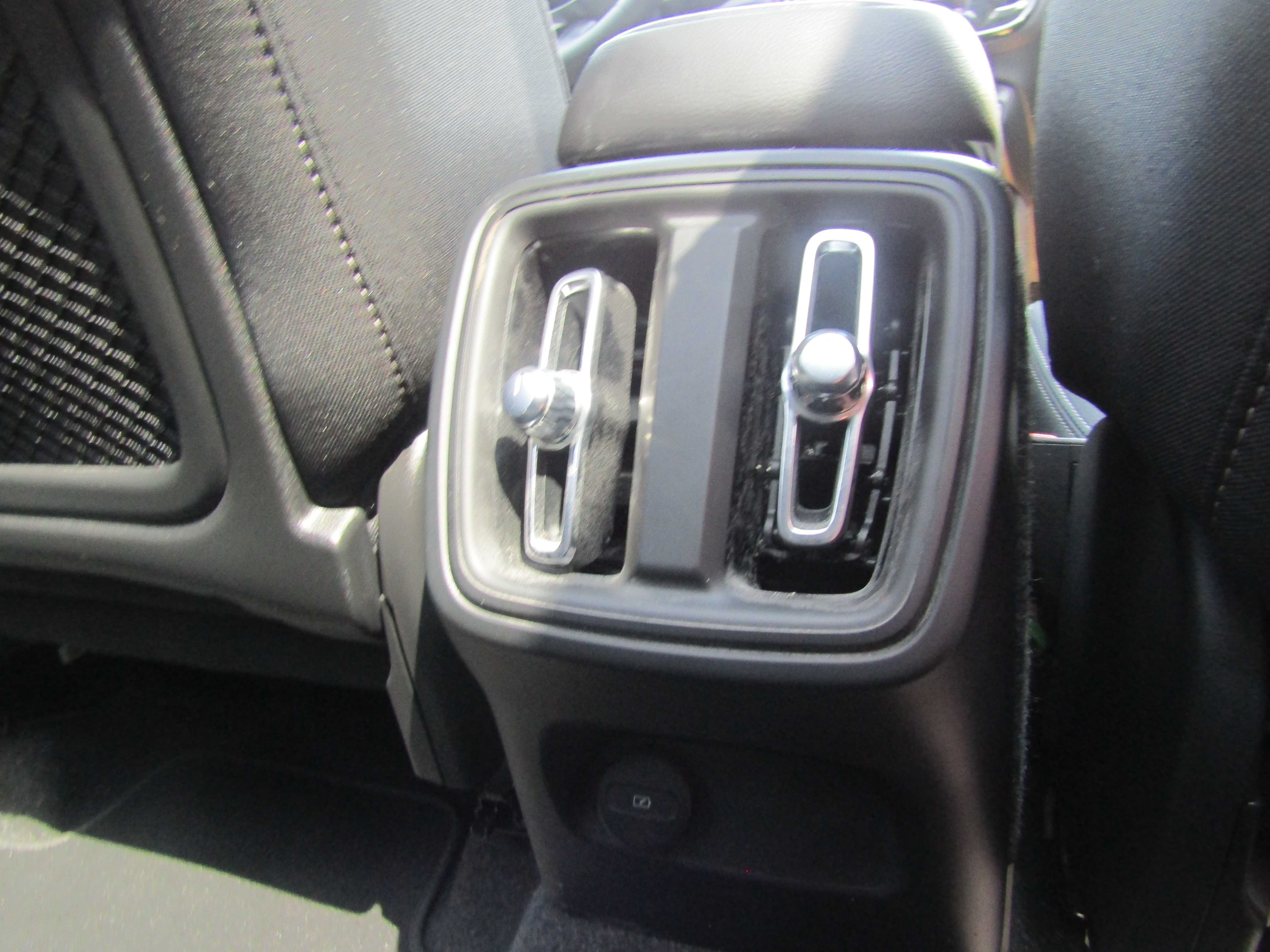 WHITE, 2025 VOLVO XC40 Thumnail Image 24