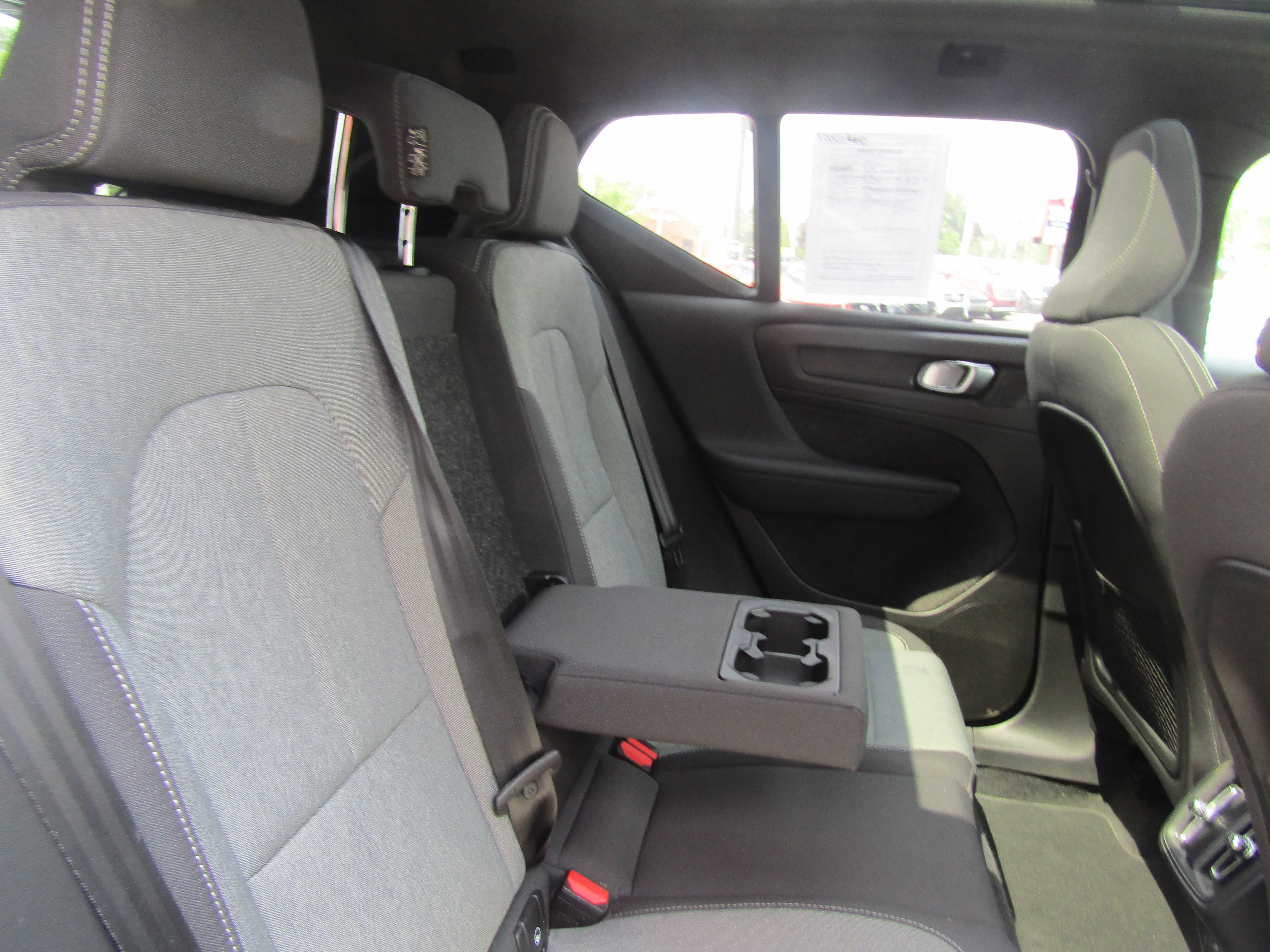 WHITE, 2025 VOLVO XC40 Thumnail Image 25