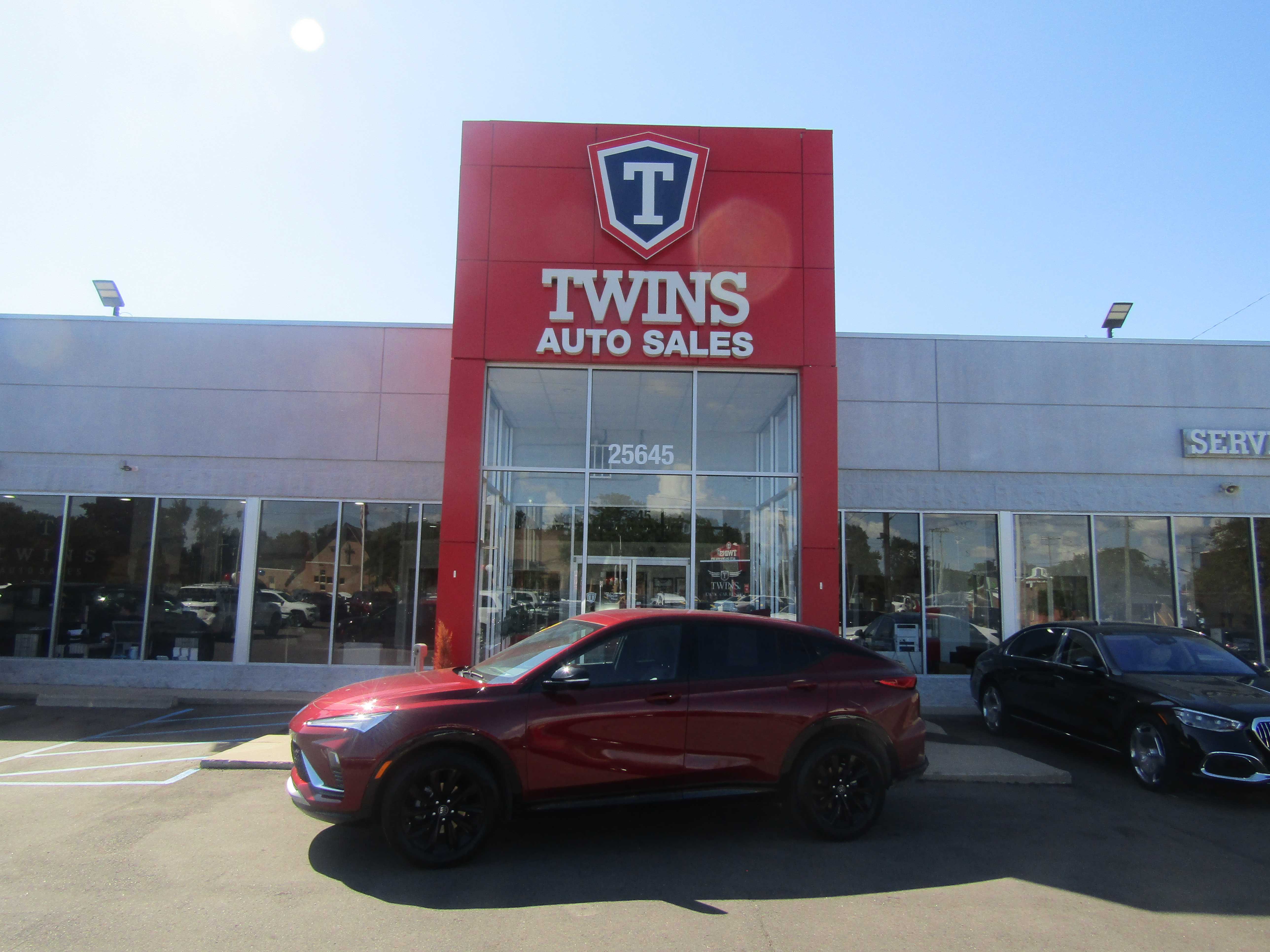 BURGUNDY, 2024 BUICK ENVISTA Thumnail Image 1