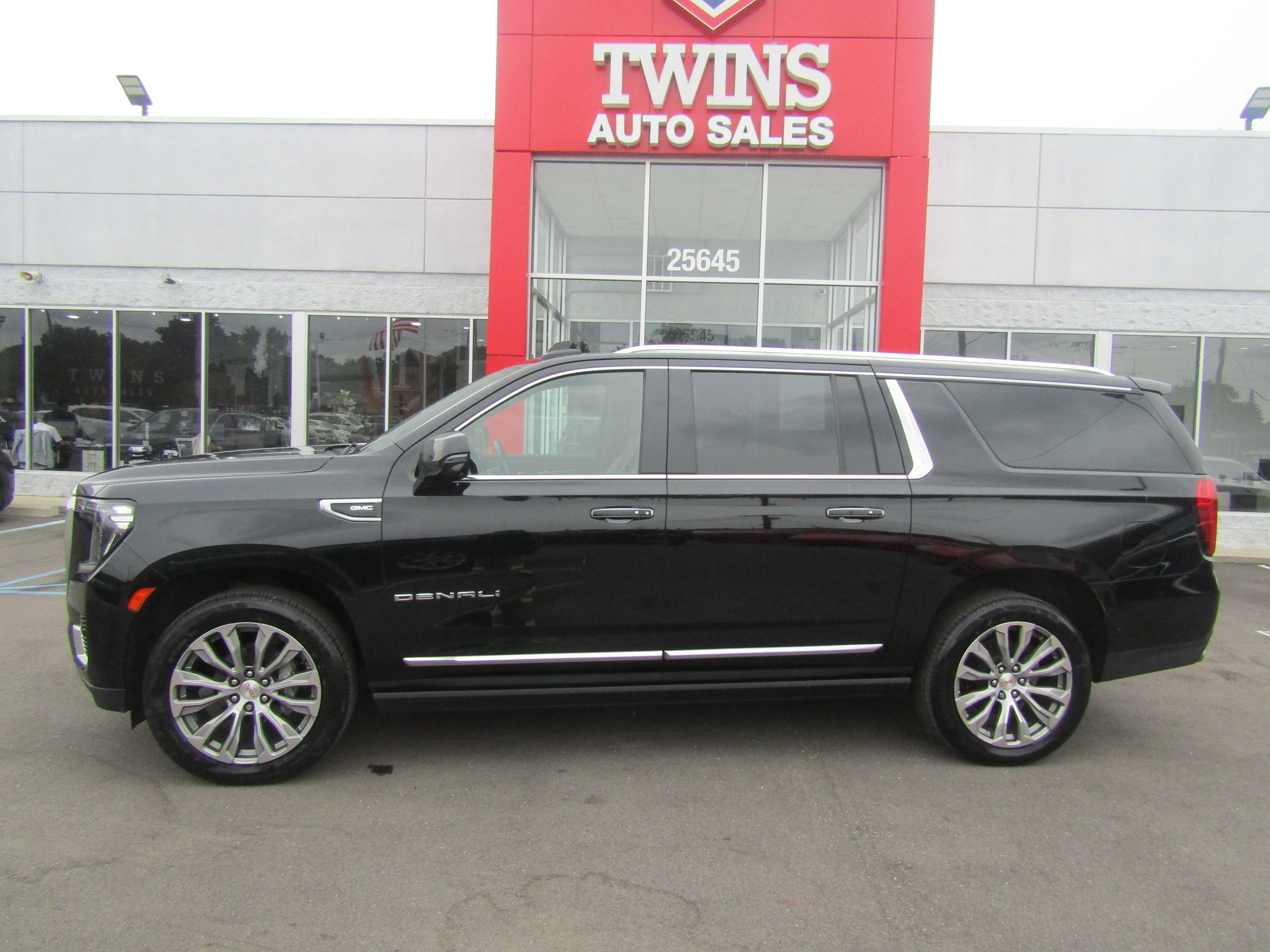 BLACK, 2021 GMC YUKON XL Thumnail Image 2
