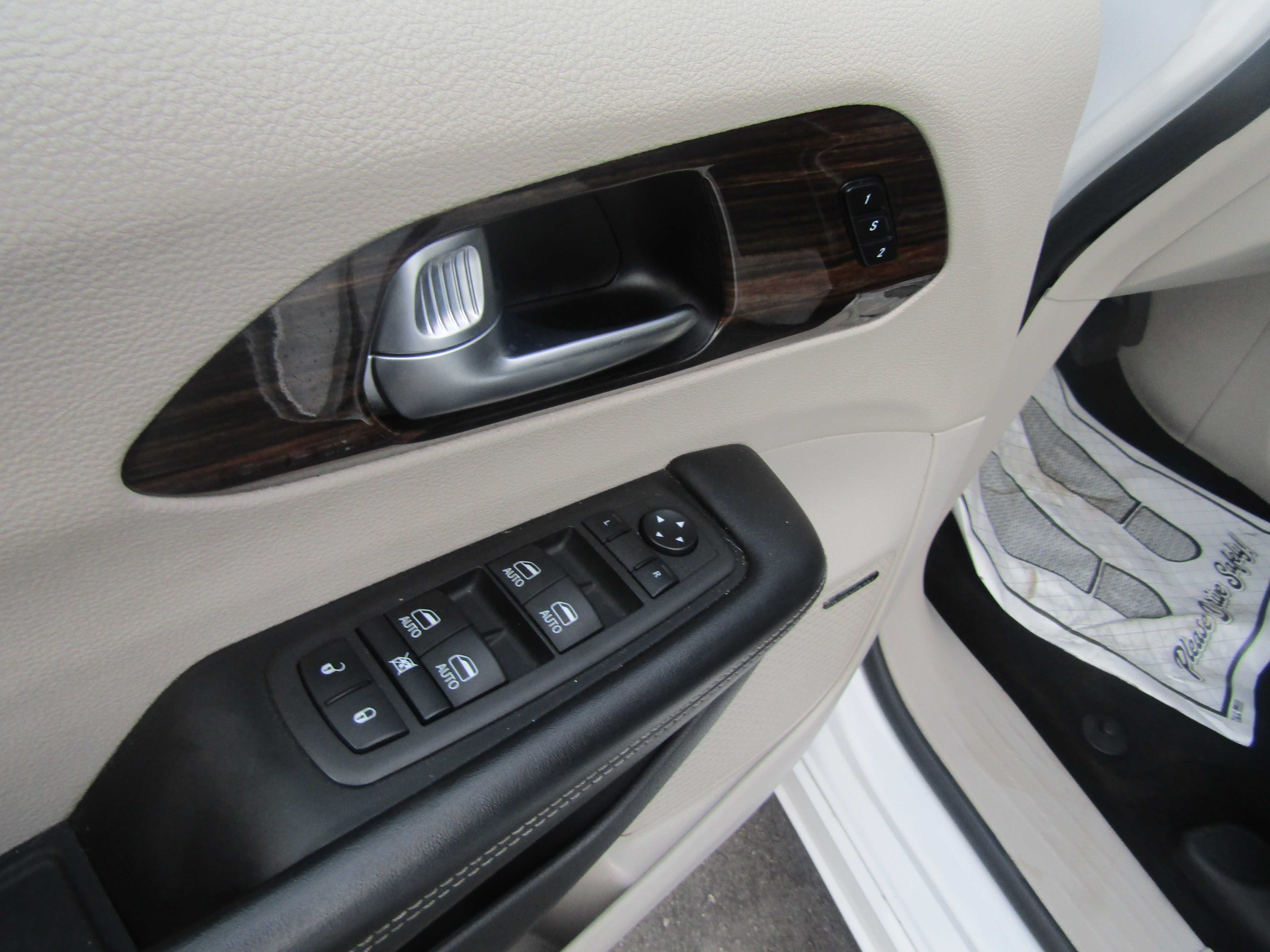 WHITE, 2022 CHRYSLER PACIFICA Thumnail Image 8