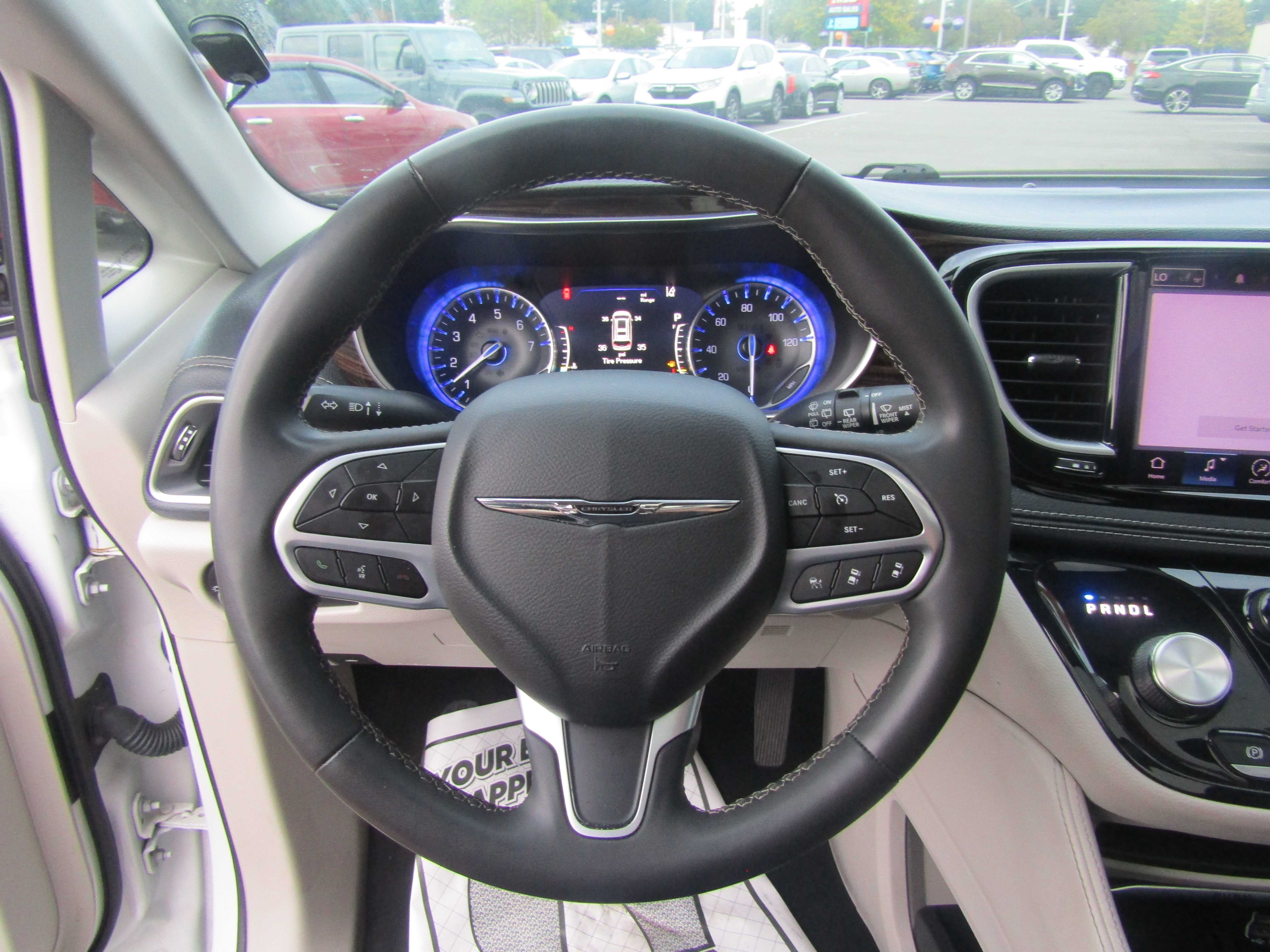 WHITE, 2022 CHRYSLER PACIFICA Thumnail Image 13