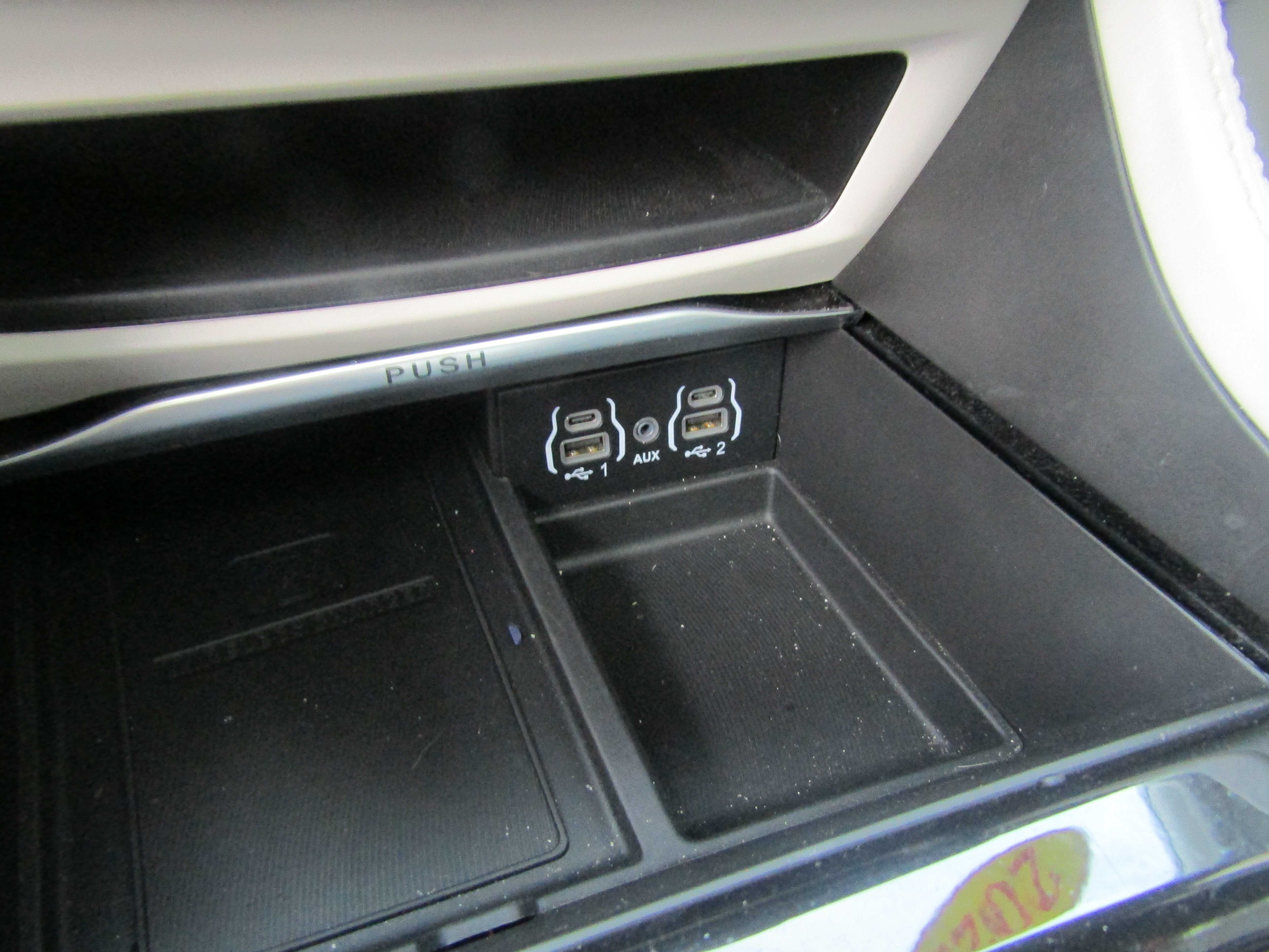 WHITE, 2022 CHRYSLER PACIFICA Thumnail Image 15