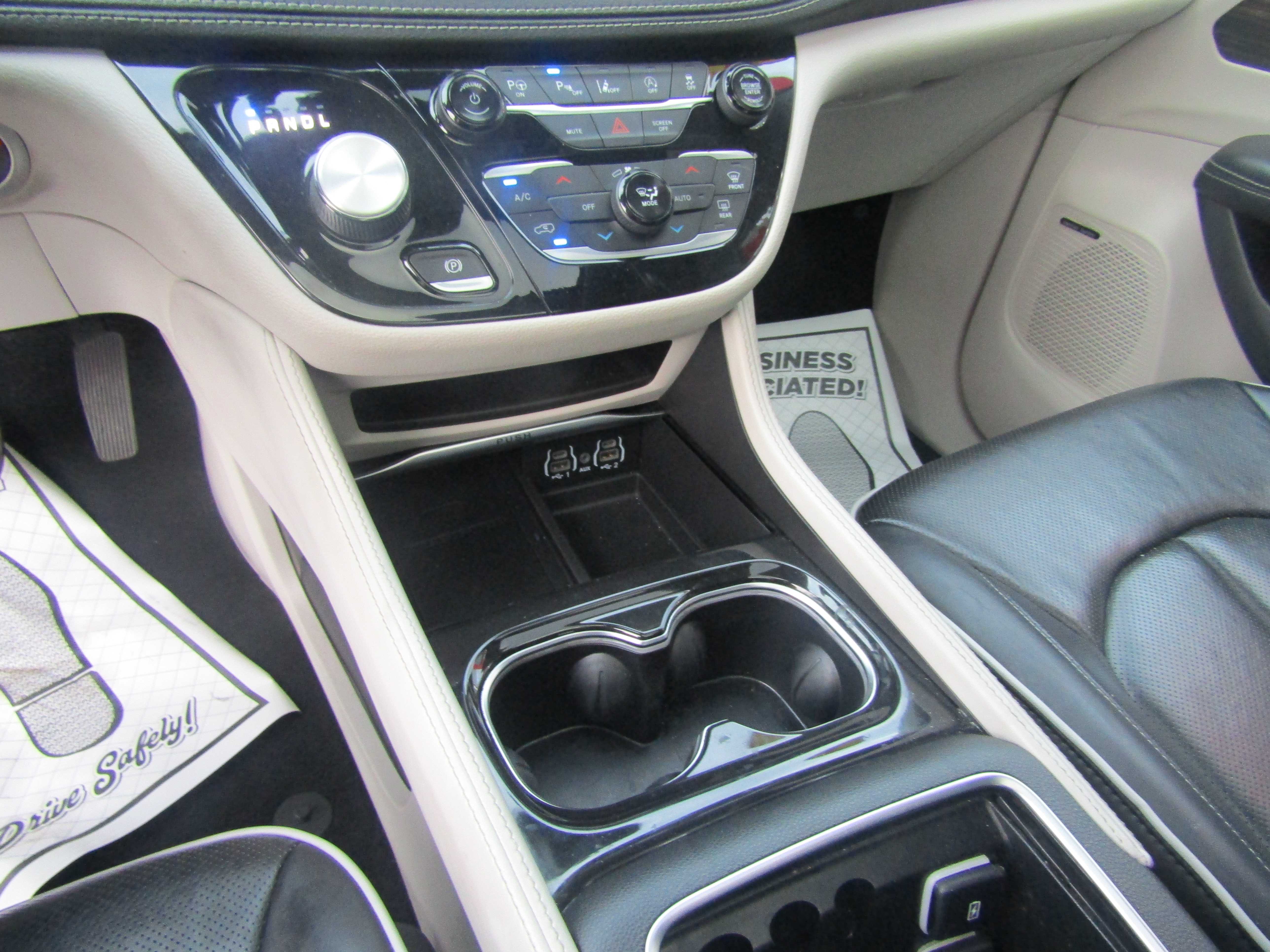 WHITE, 2022 CHRYSLER PACIFICA Thumnail Image 16