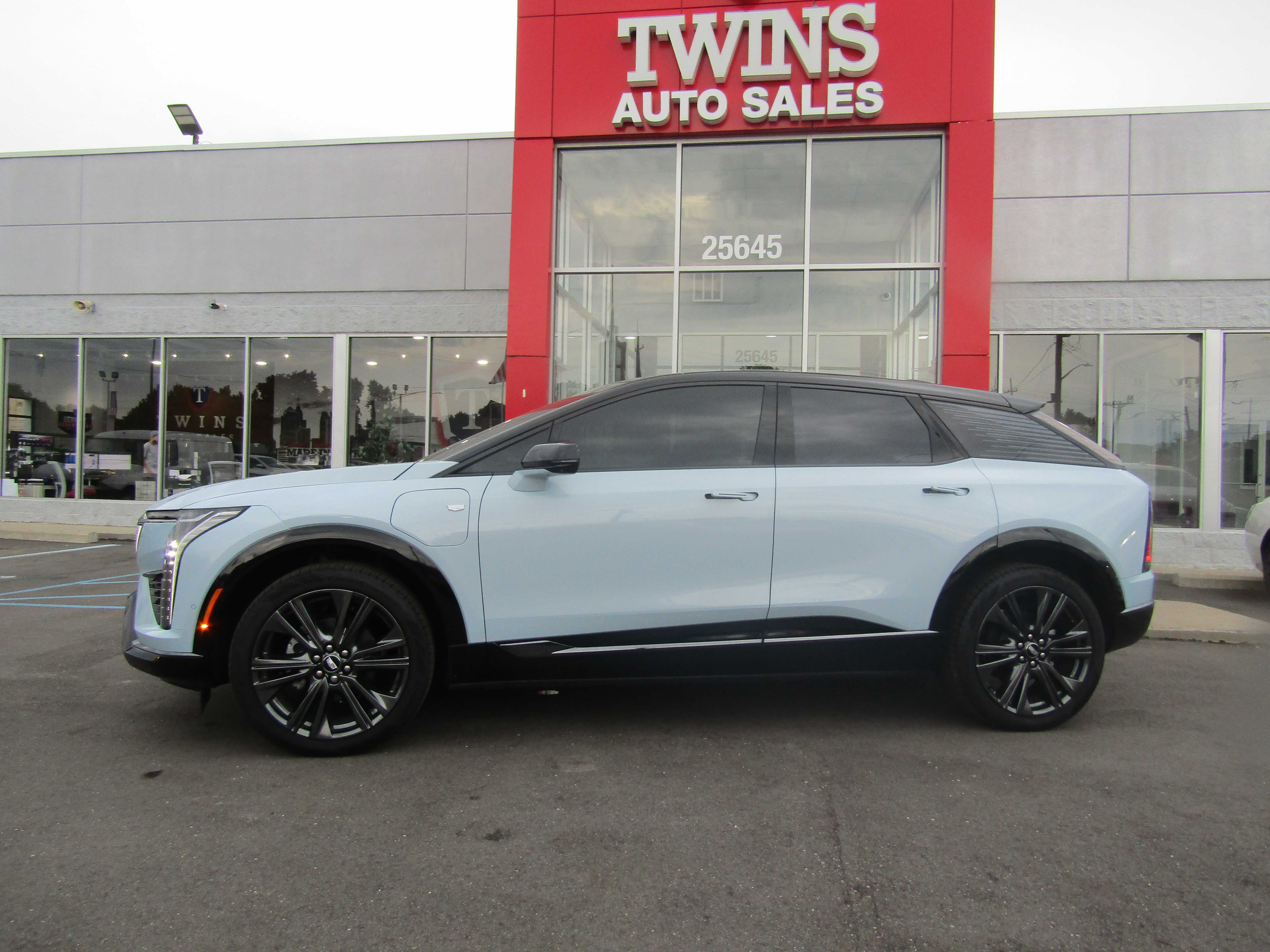 BLUE, 2025 CADILLAC OPTIQ Thumnail Image 2