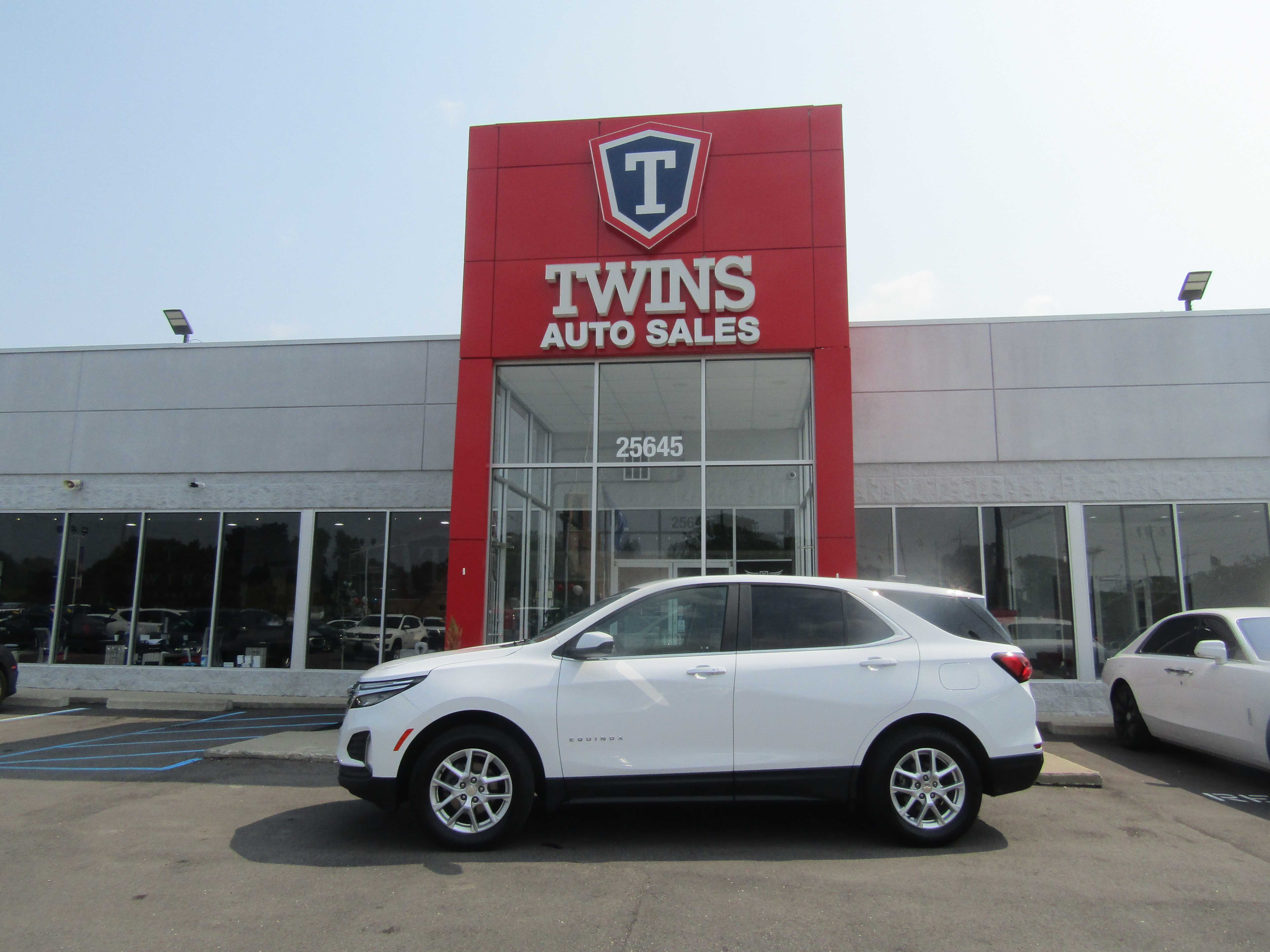 GRAY, 2023 CHEVROLET EQUINOX Thumnail Image 1