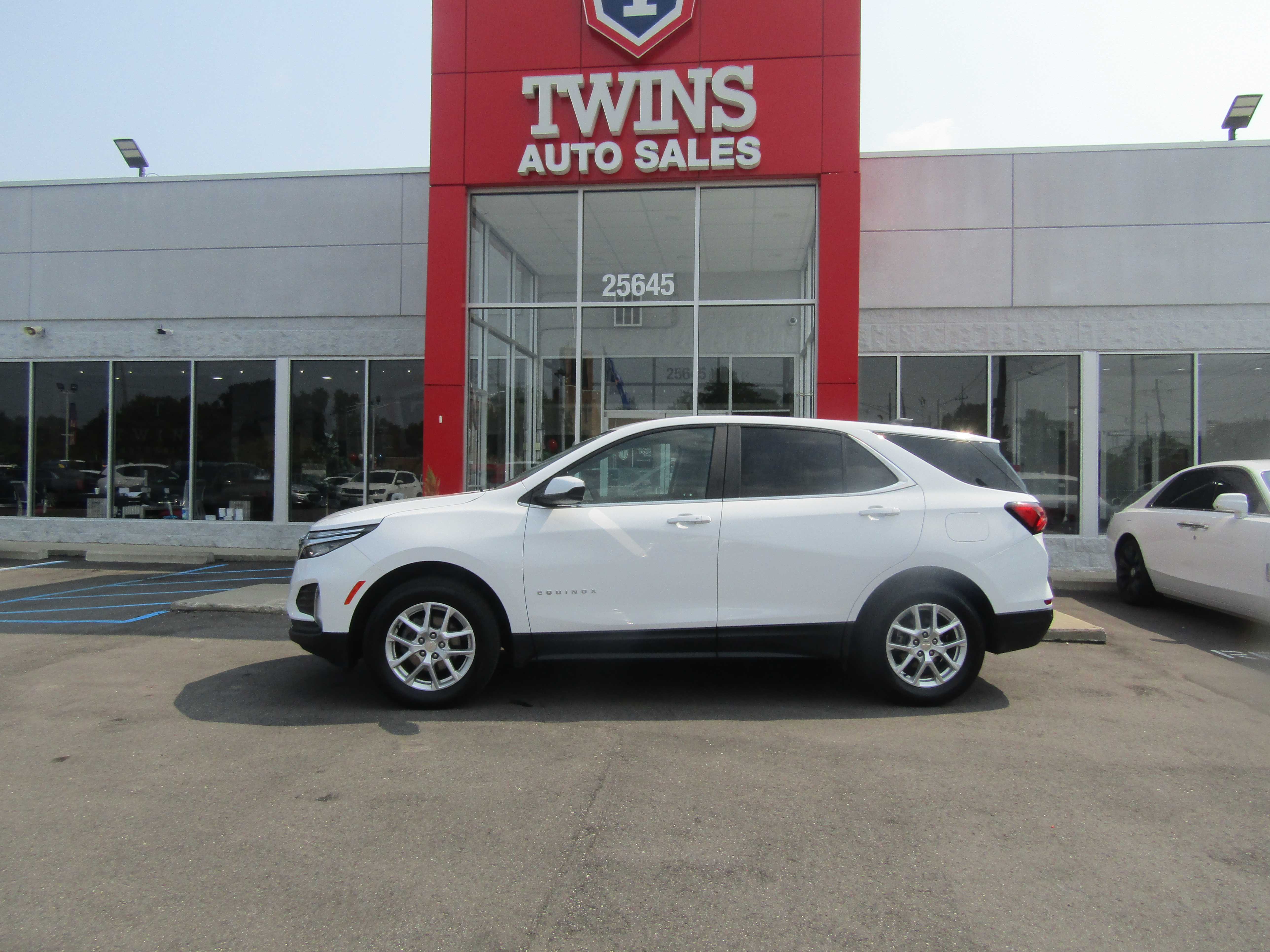 GRAY, 2023 CHEVROLET EQUINOX Thumnail Image 2