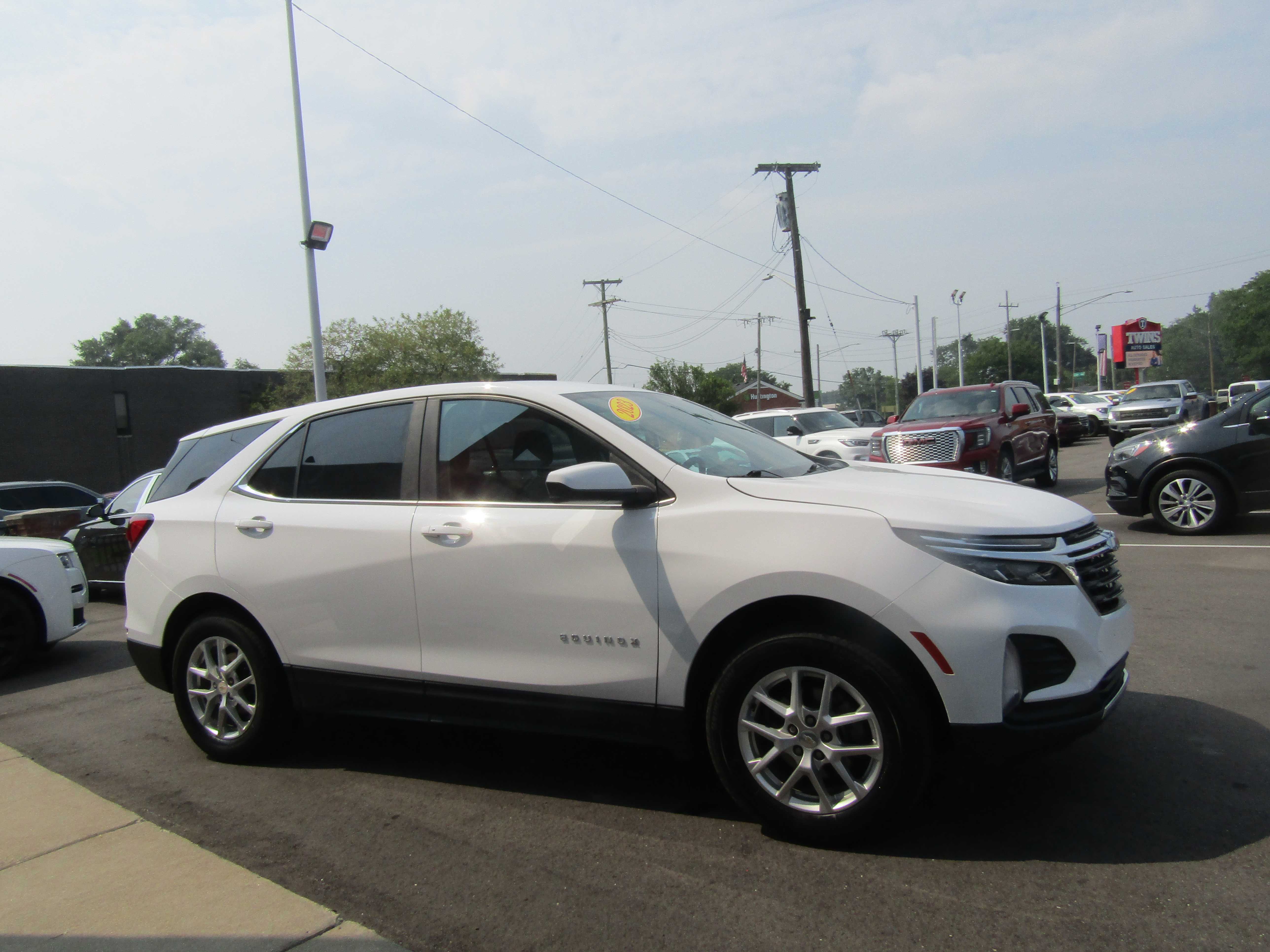 GRAY, 2023 CHEVROLET EQUINOX Thumnail Image 4
