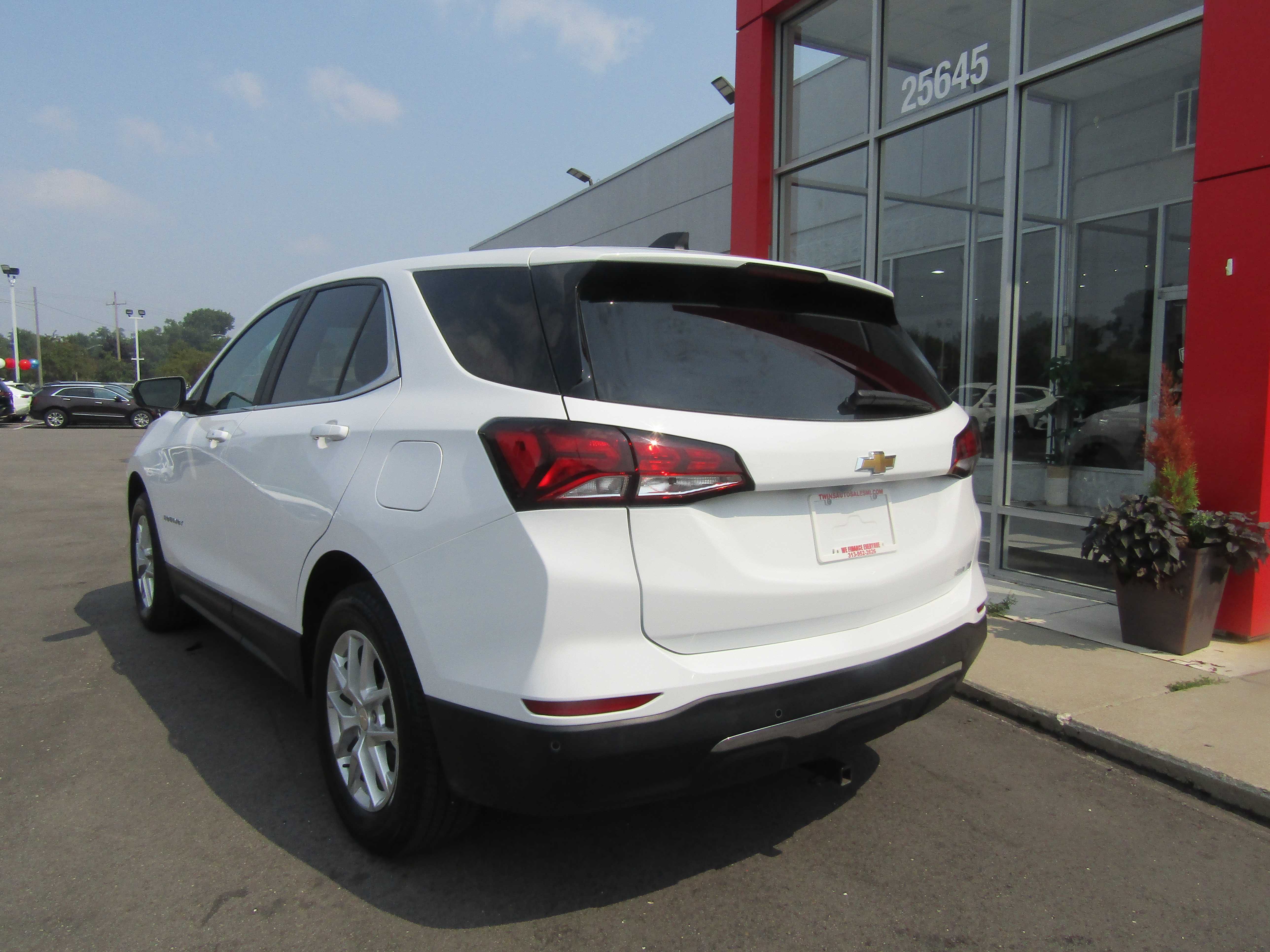 GRAY, 2023 CHEVROLET EQUINOX Thumnail Image 7