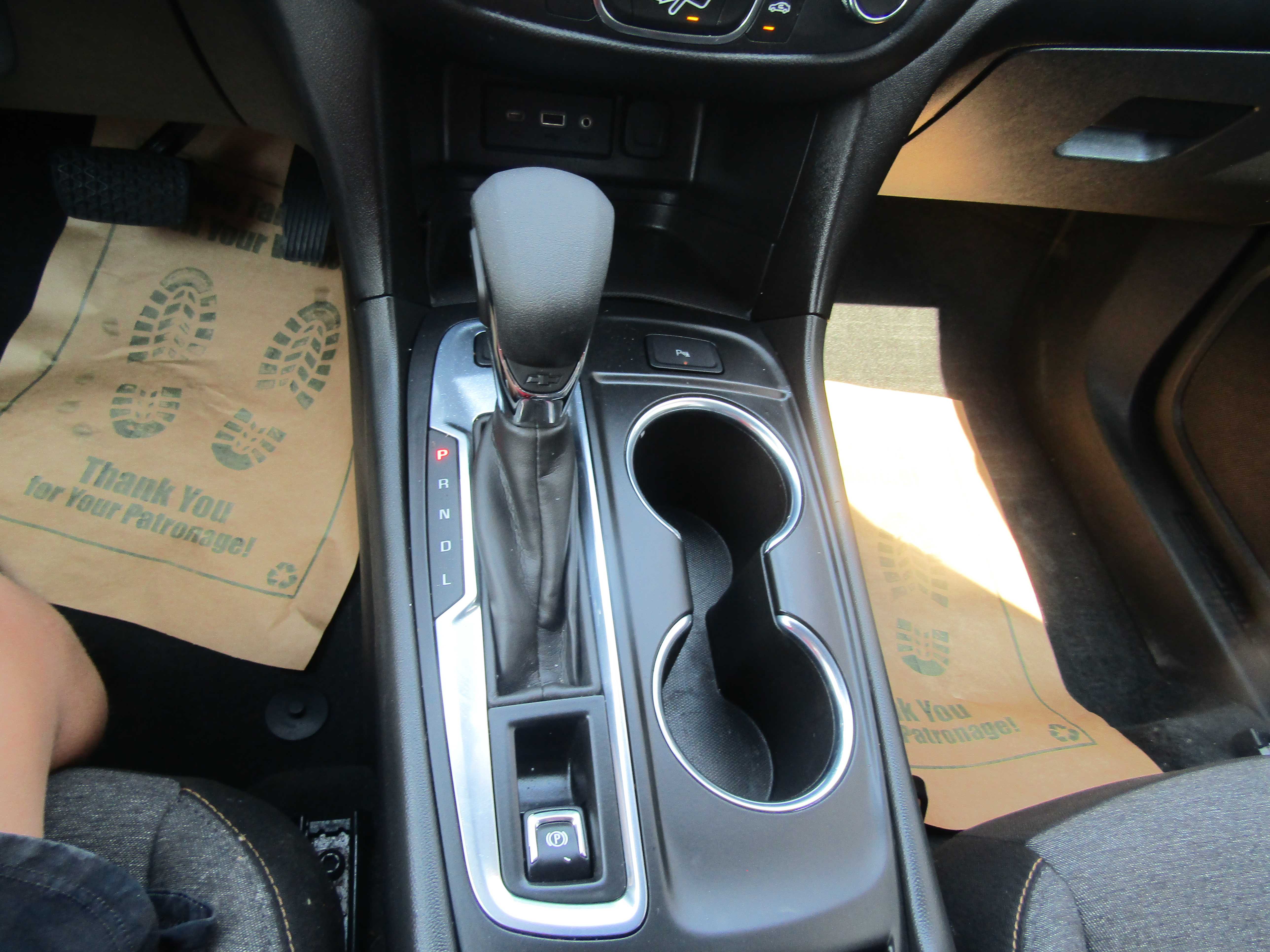 GRAY, 2023 CHEVROLET EQUINOX Thumnail Image 17