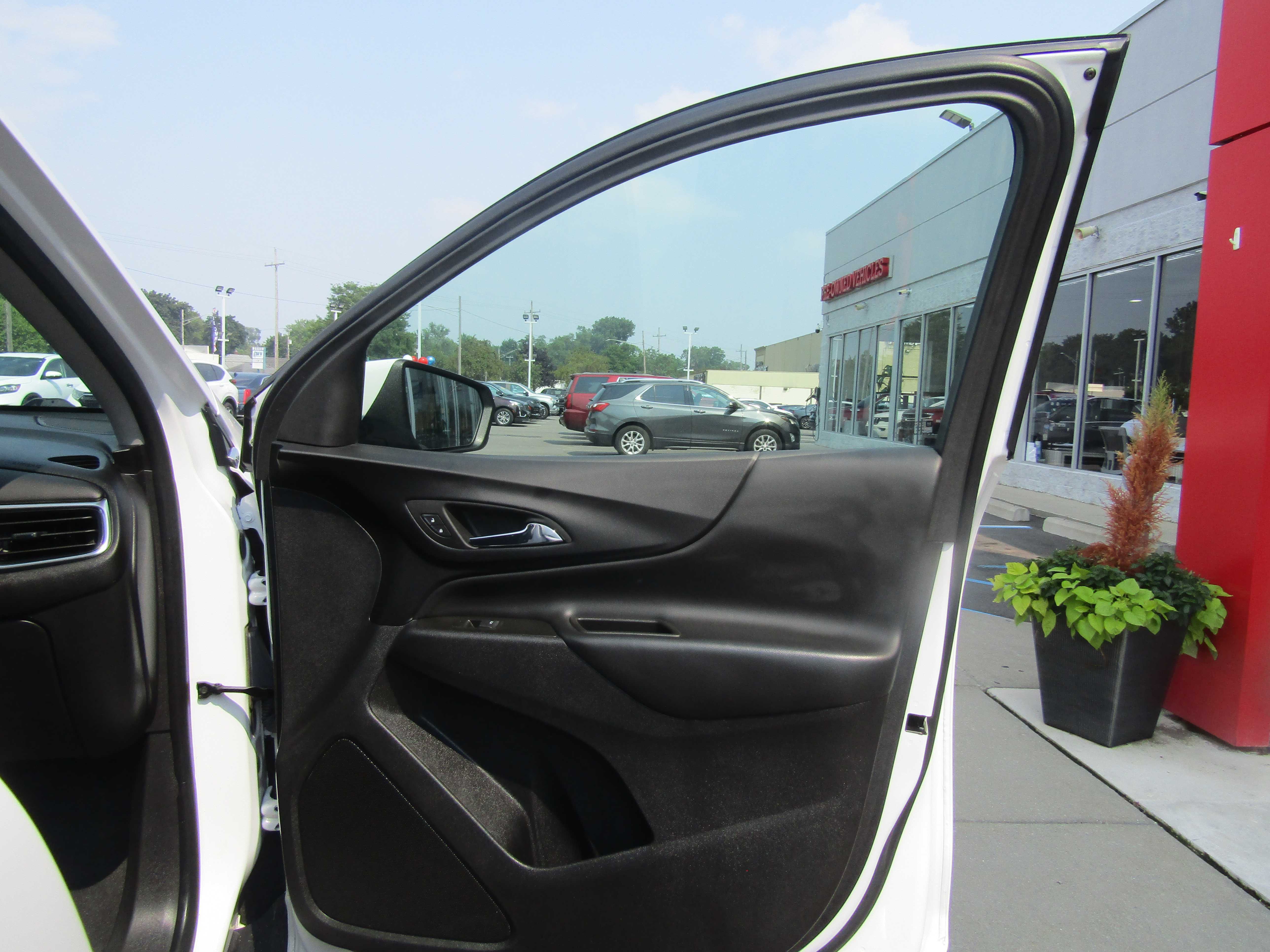 GRAY, 2023 CHEVROLET EQUINOX Thumnail Image 23