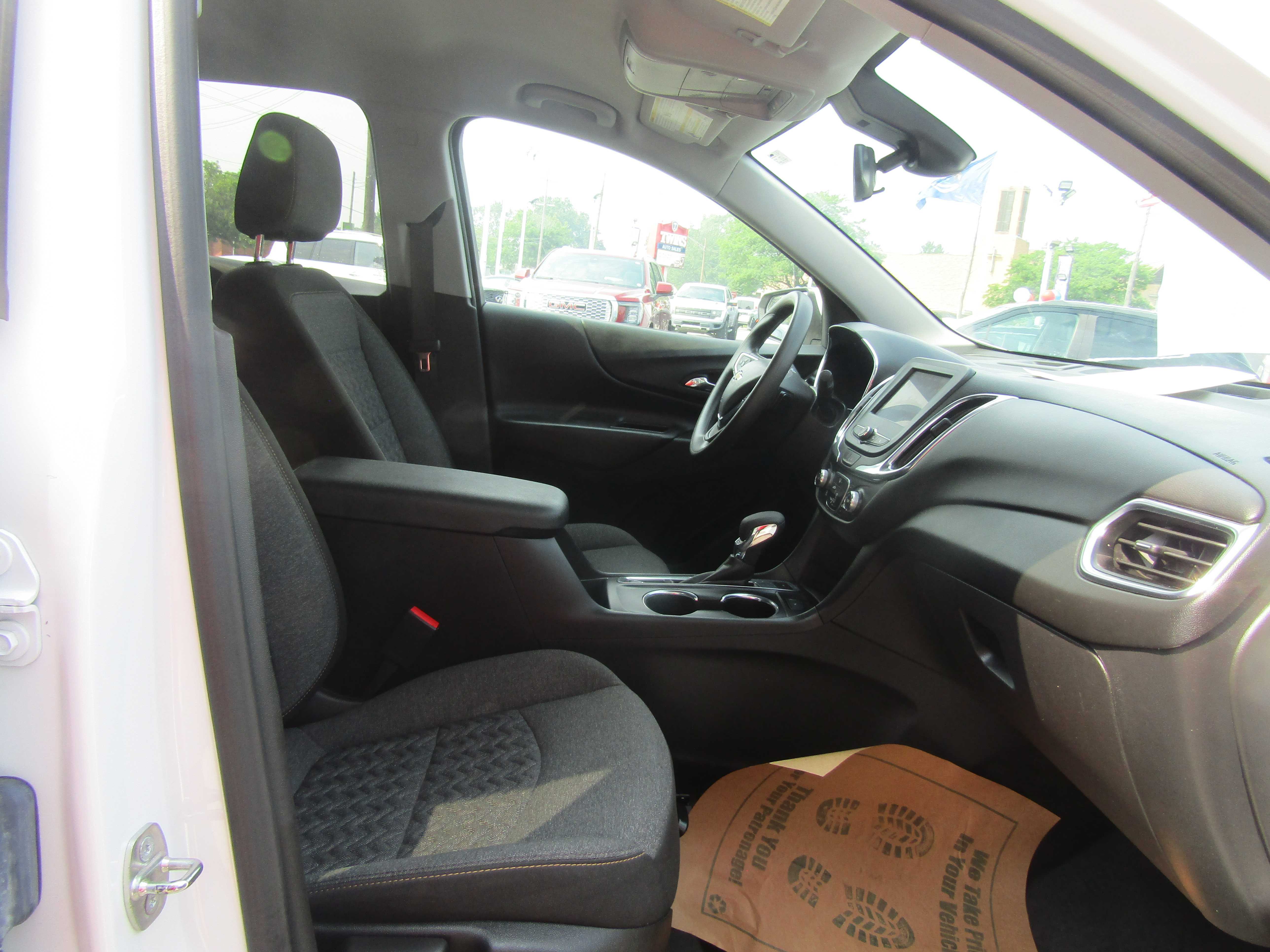 GRAY, 2023 CHEVROLET EQUINOX Thumnail Image 24