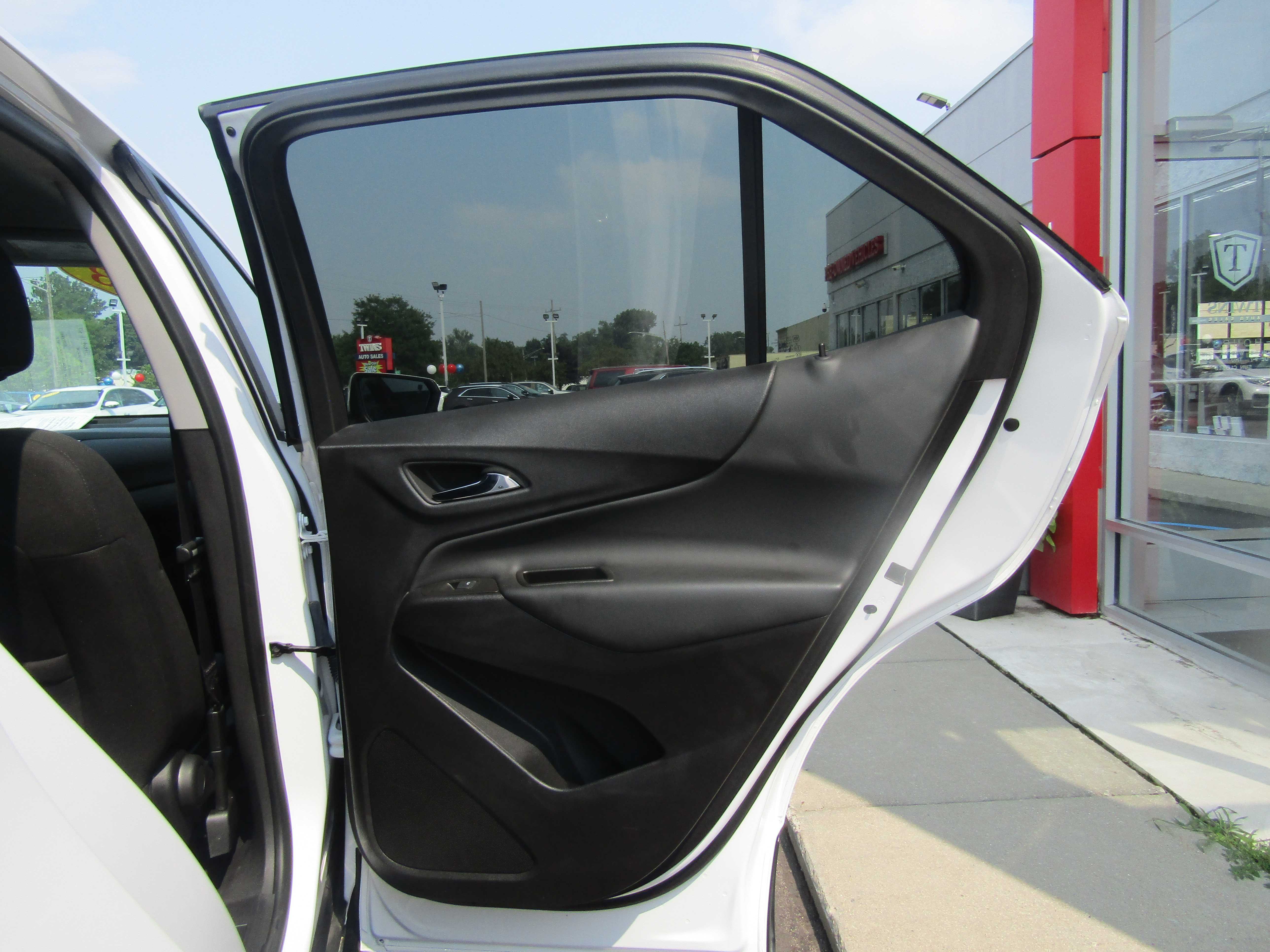 GRAY, 2023 CHEVROLET EQUINOX Thumnail Image 25