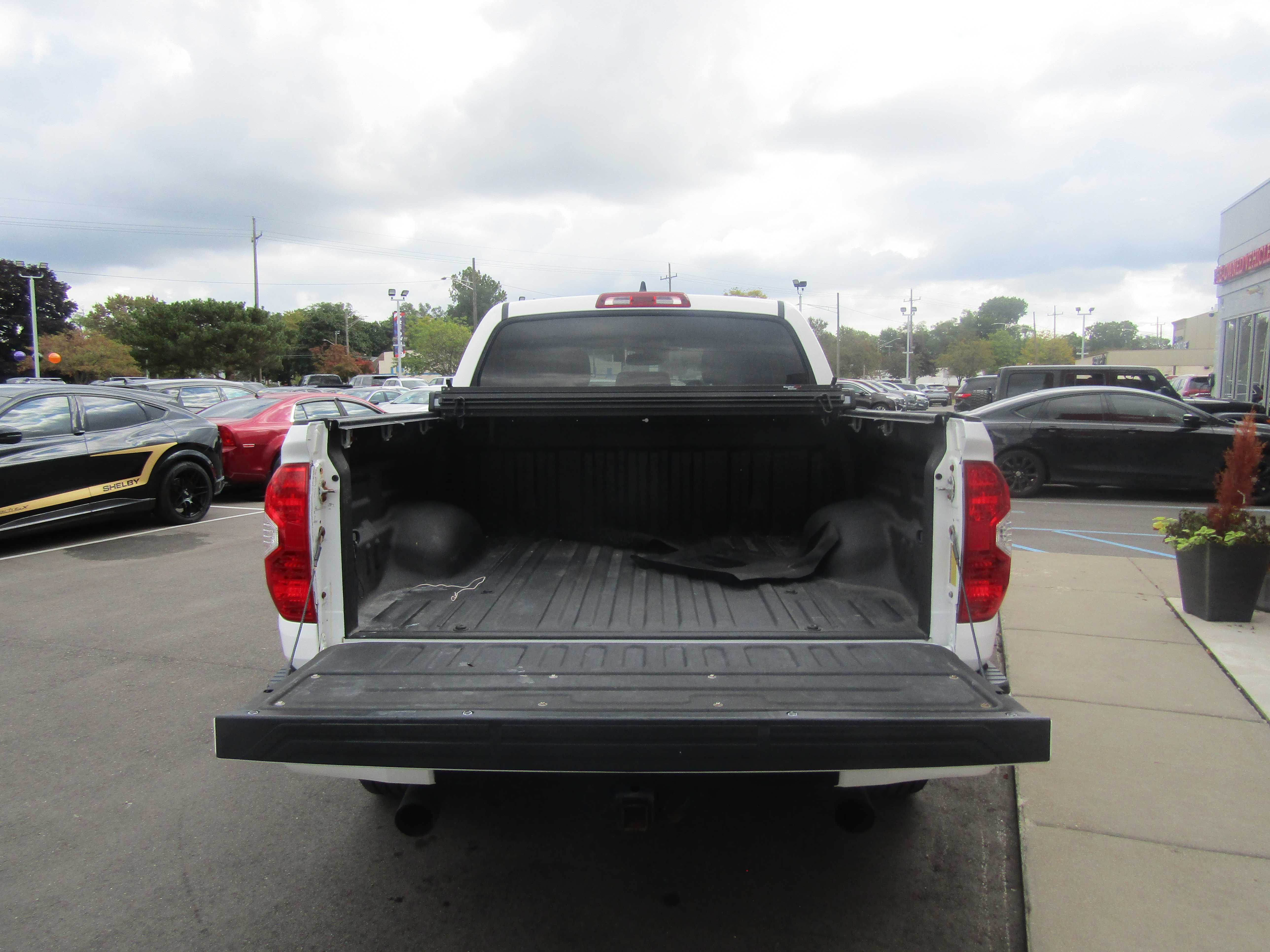 WHITE, 2021 TOYOTA TUNDRA CREWMAX Thumnail Image 3