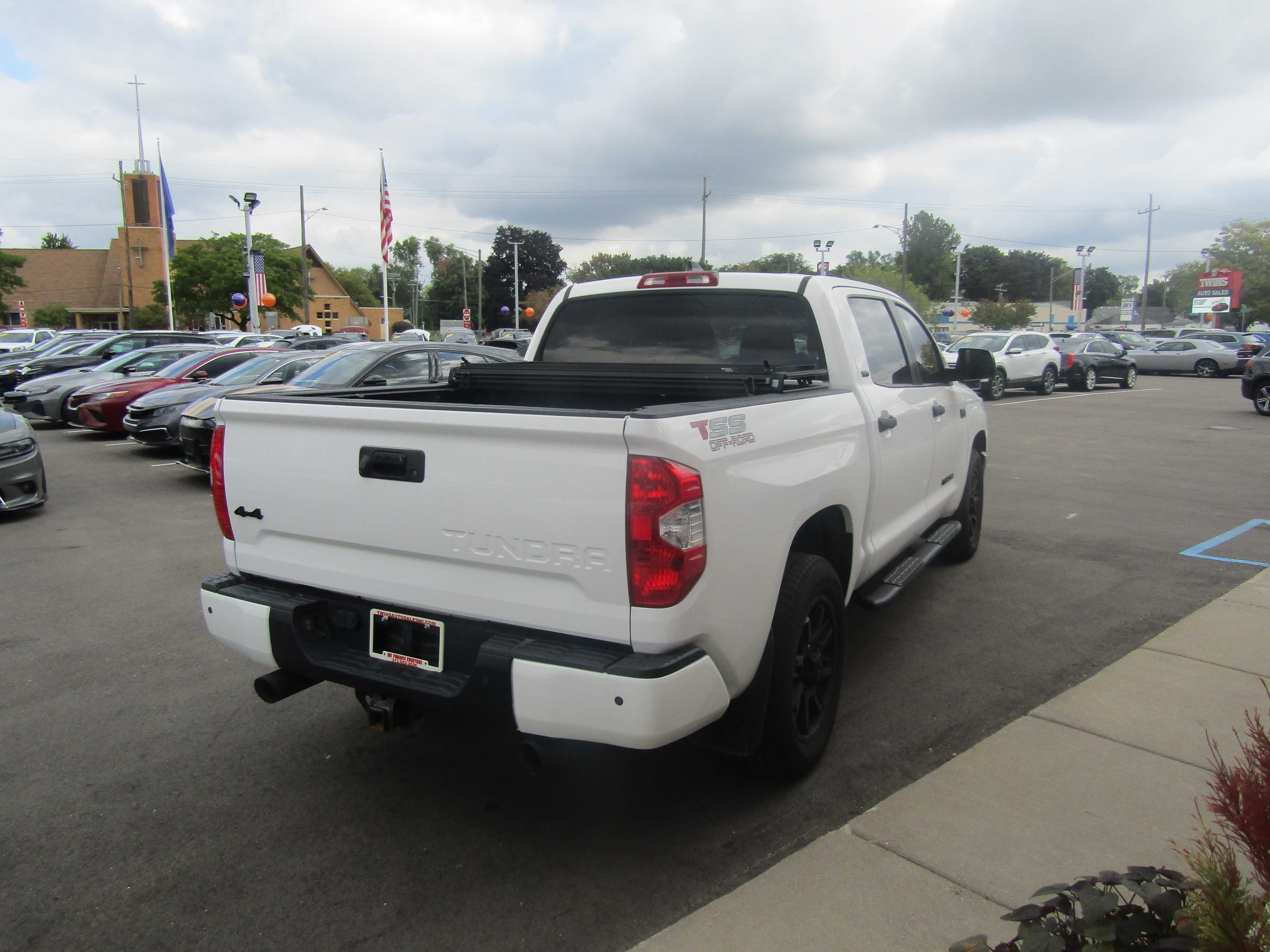 WHITE, 2021 TOYOTA TUNDRA CREWMAX Thumnail Image 4