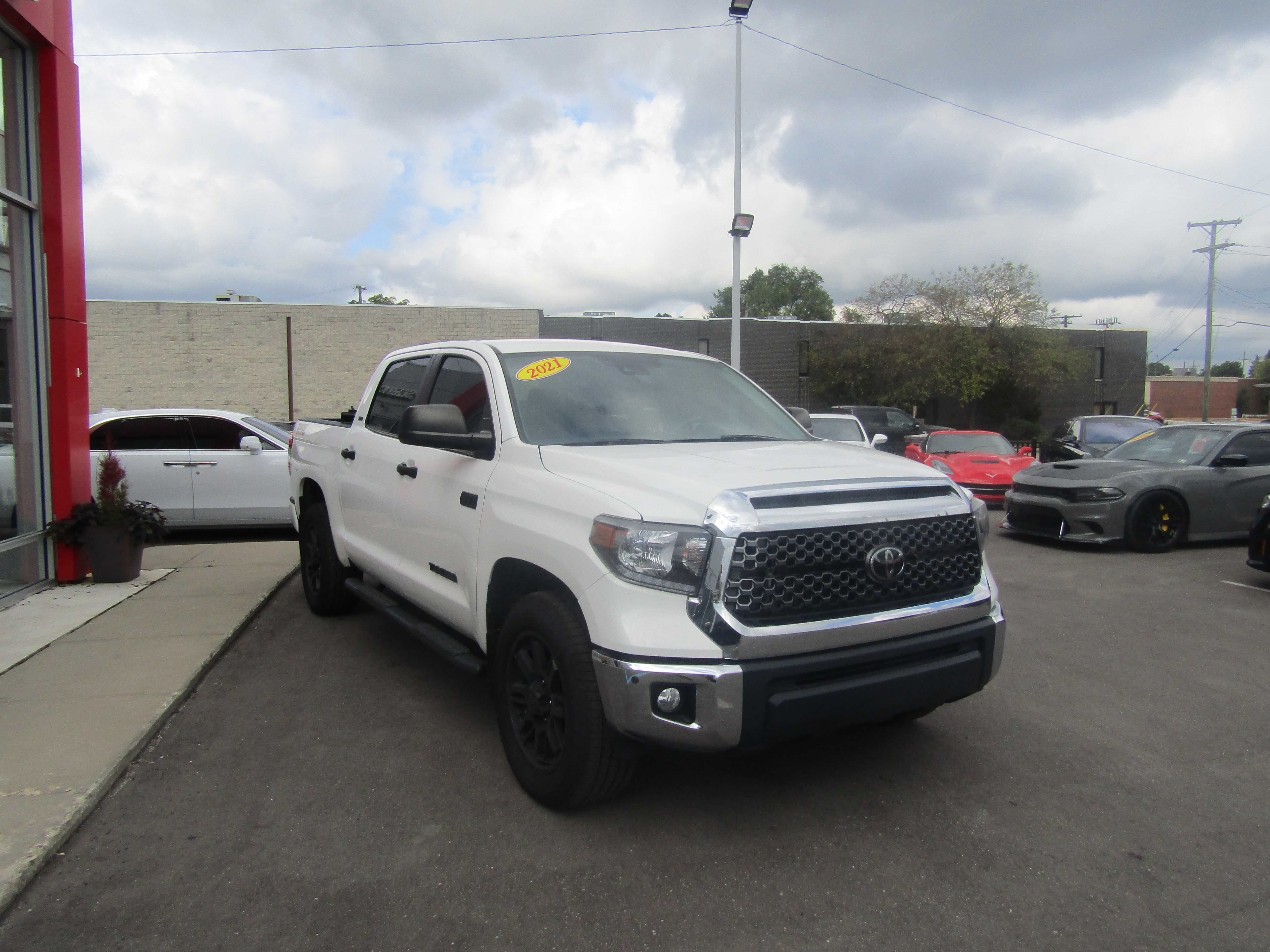 WHITE, 2021 TOYOTA TUNDRA CREWMAX Thumnail Image 5