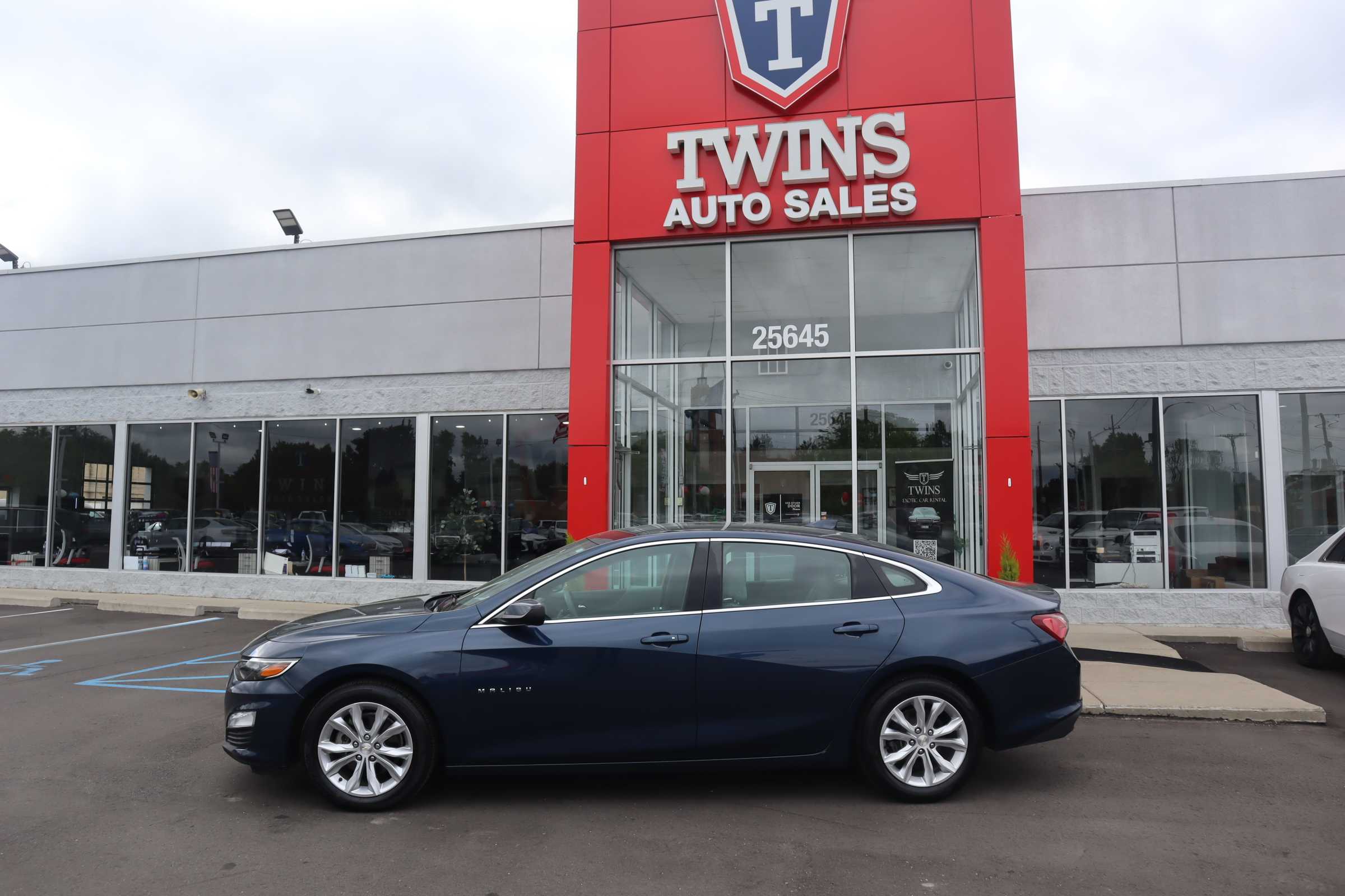 BLUE, 2020 CHEVROLET MALIBU Thumnail Image 2