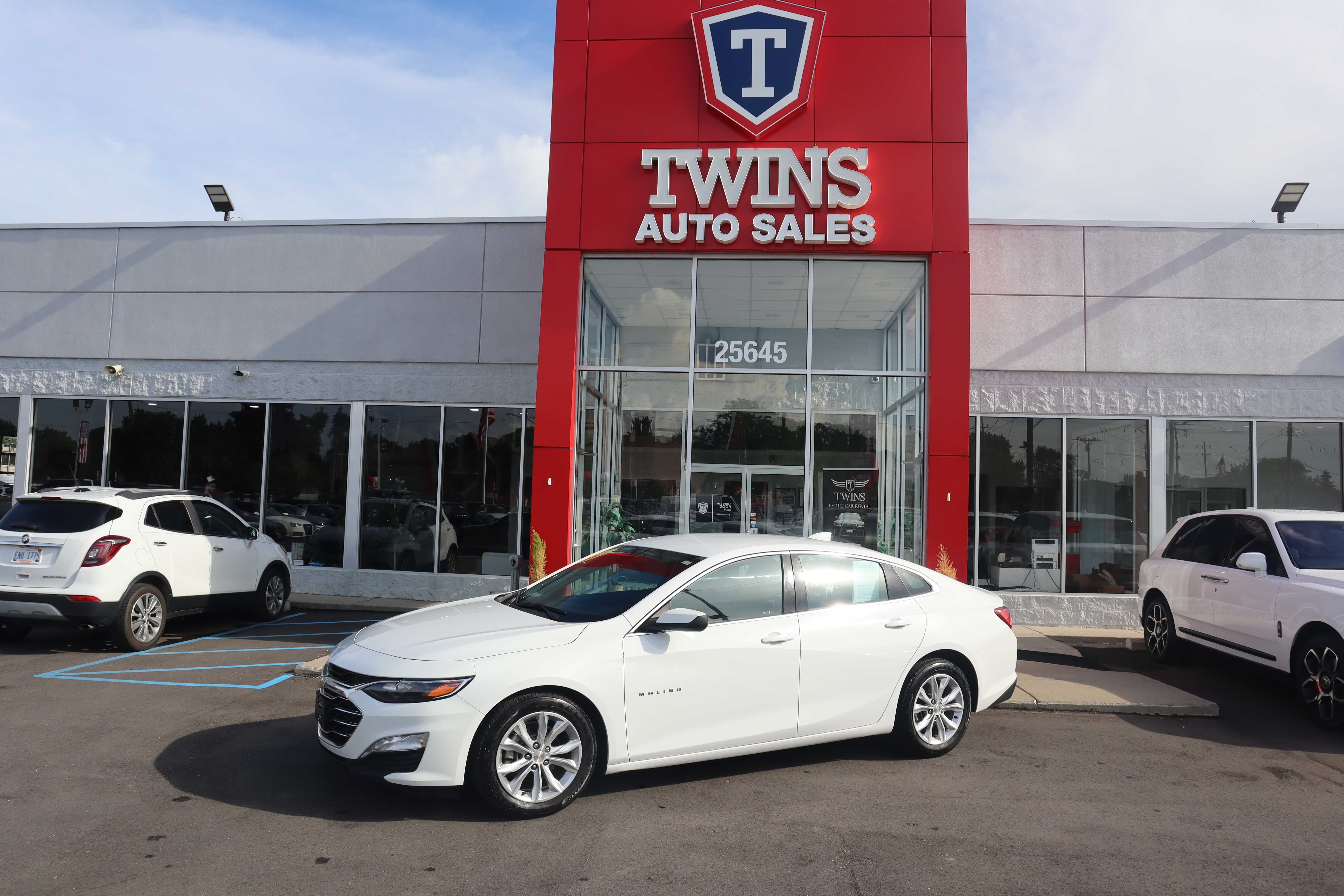WHITE, 2022 CHEVROLET MALIBU Image 