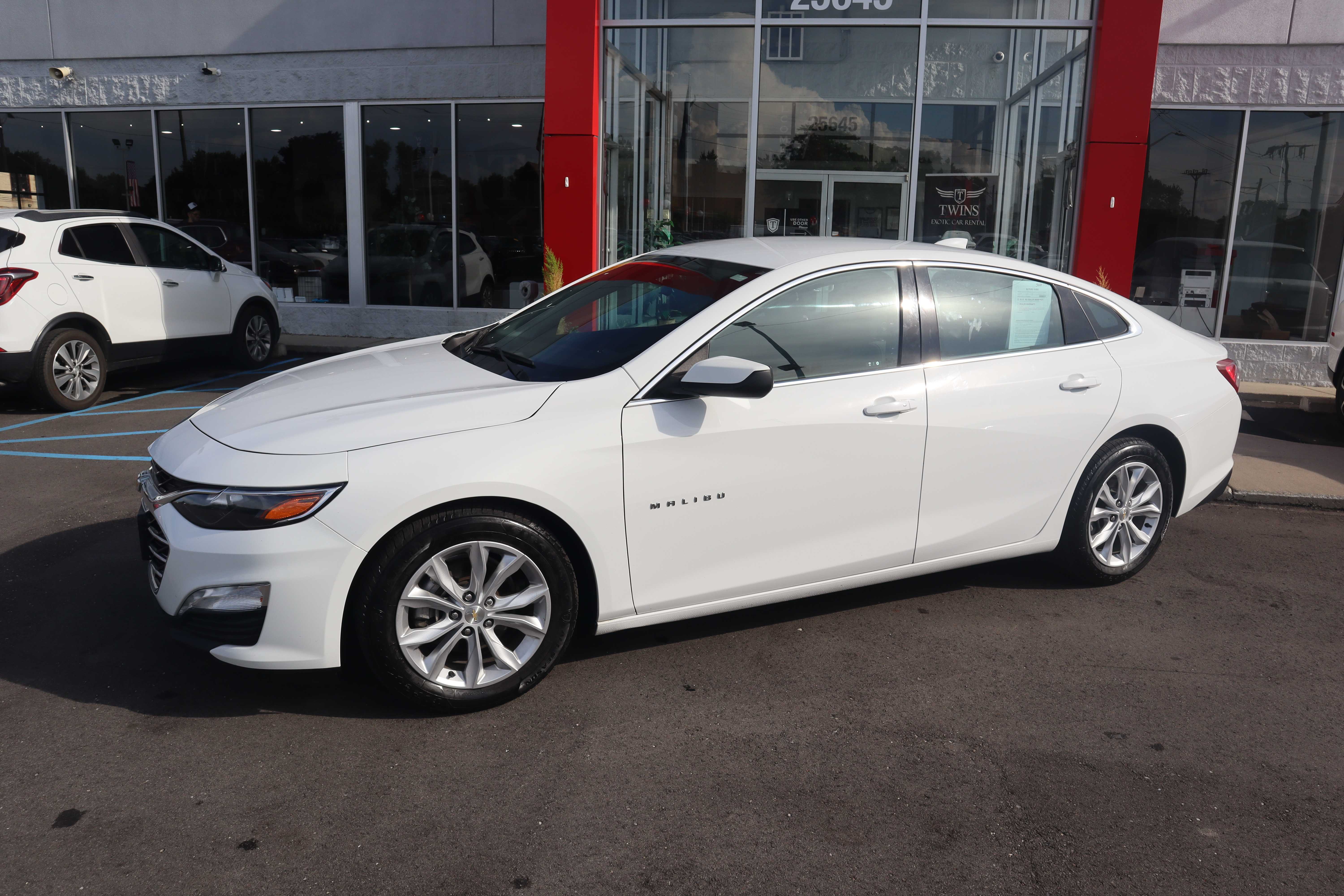 WHITE, 2022 CHEVROLET MALIBU Thumnail Image 2