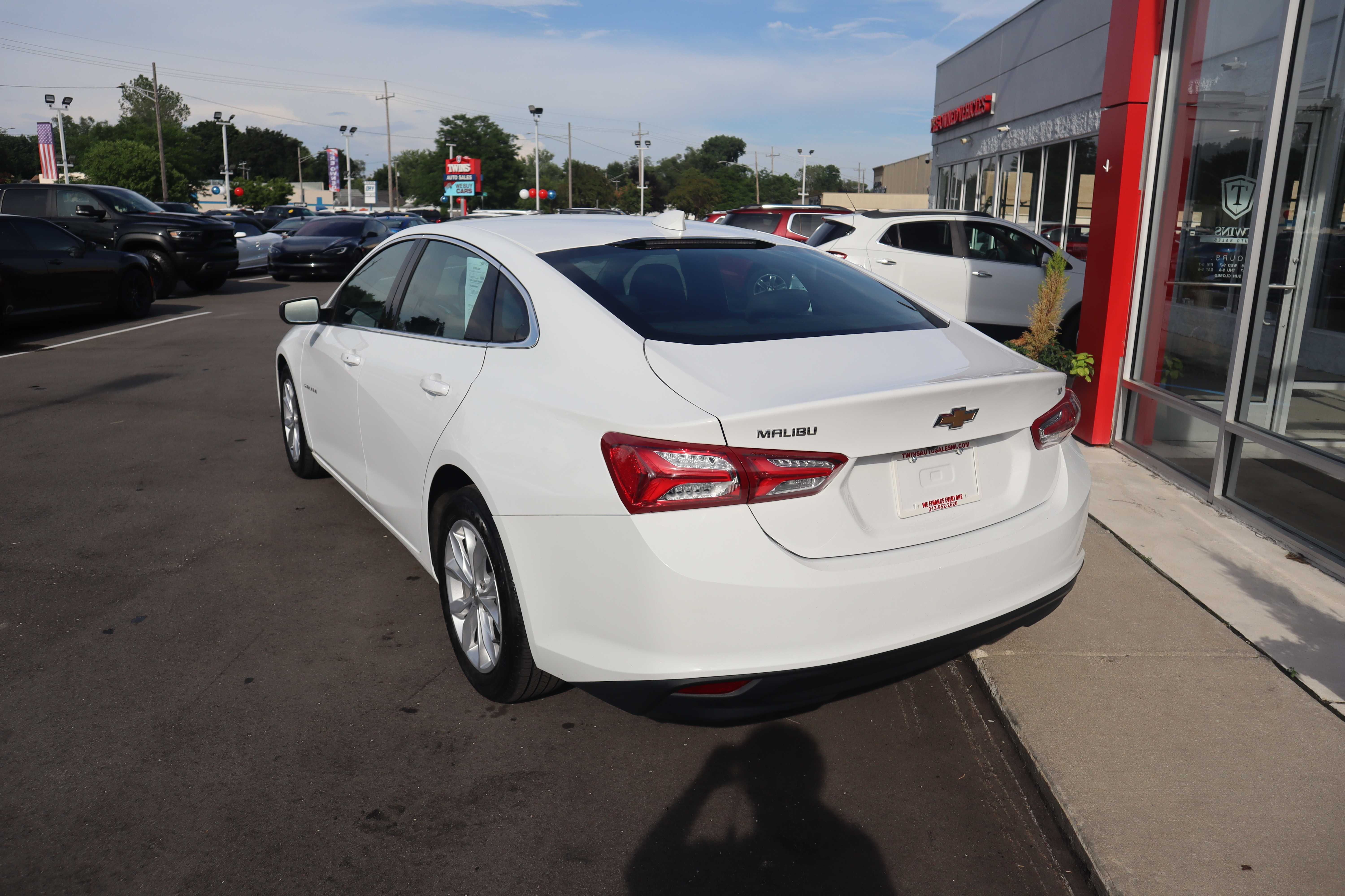 WHITE, 2022 CHEVROLET MALIBU Thumnail Image 3