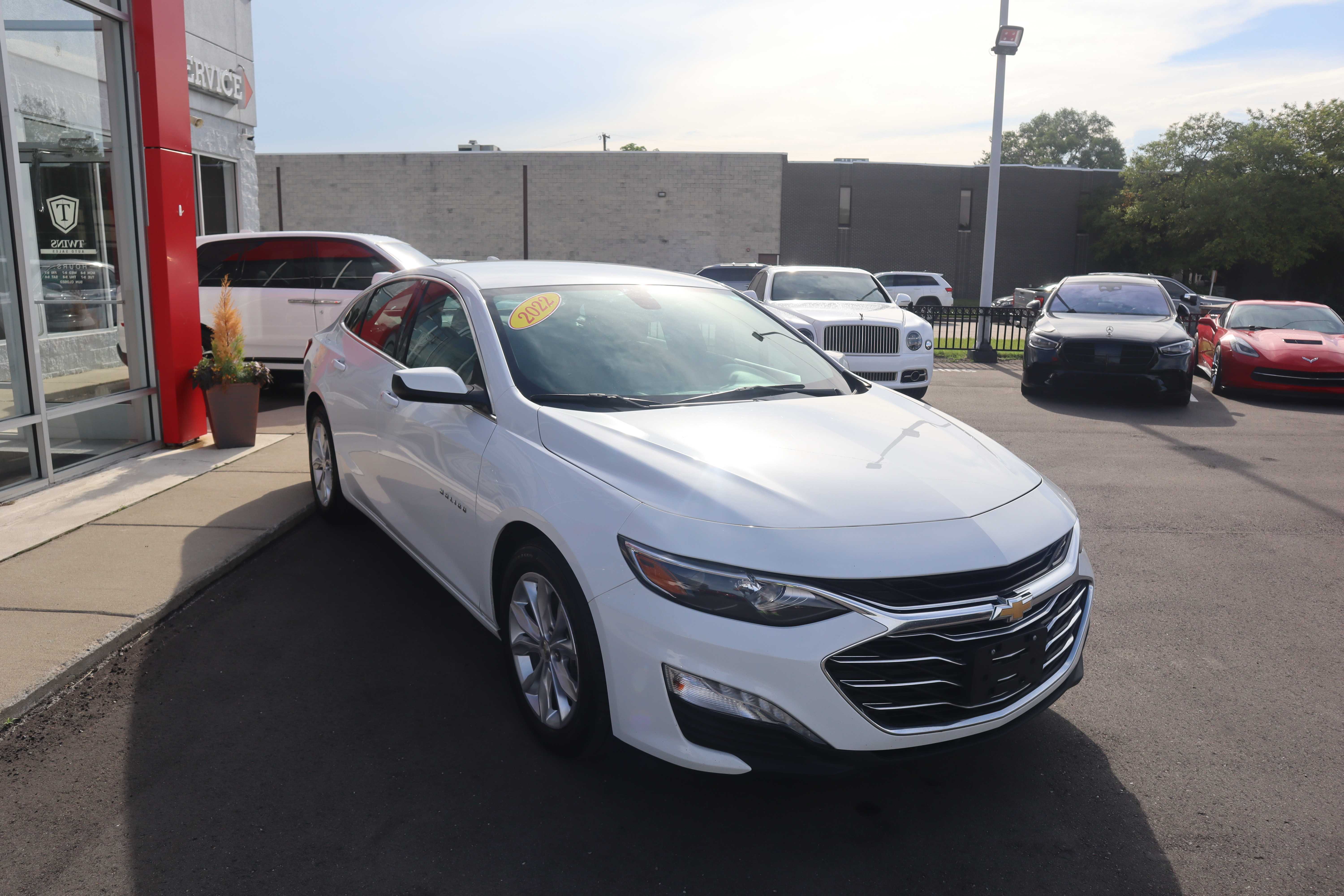 WHITE, 2022 CHEVROLET MALIBU Thumnail Image 5