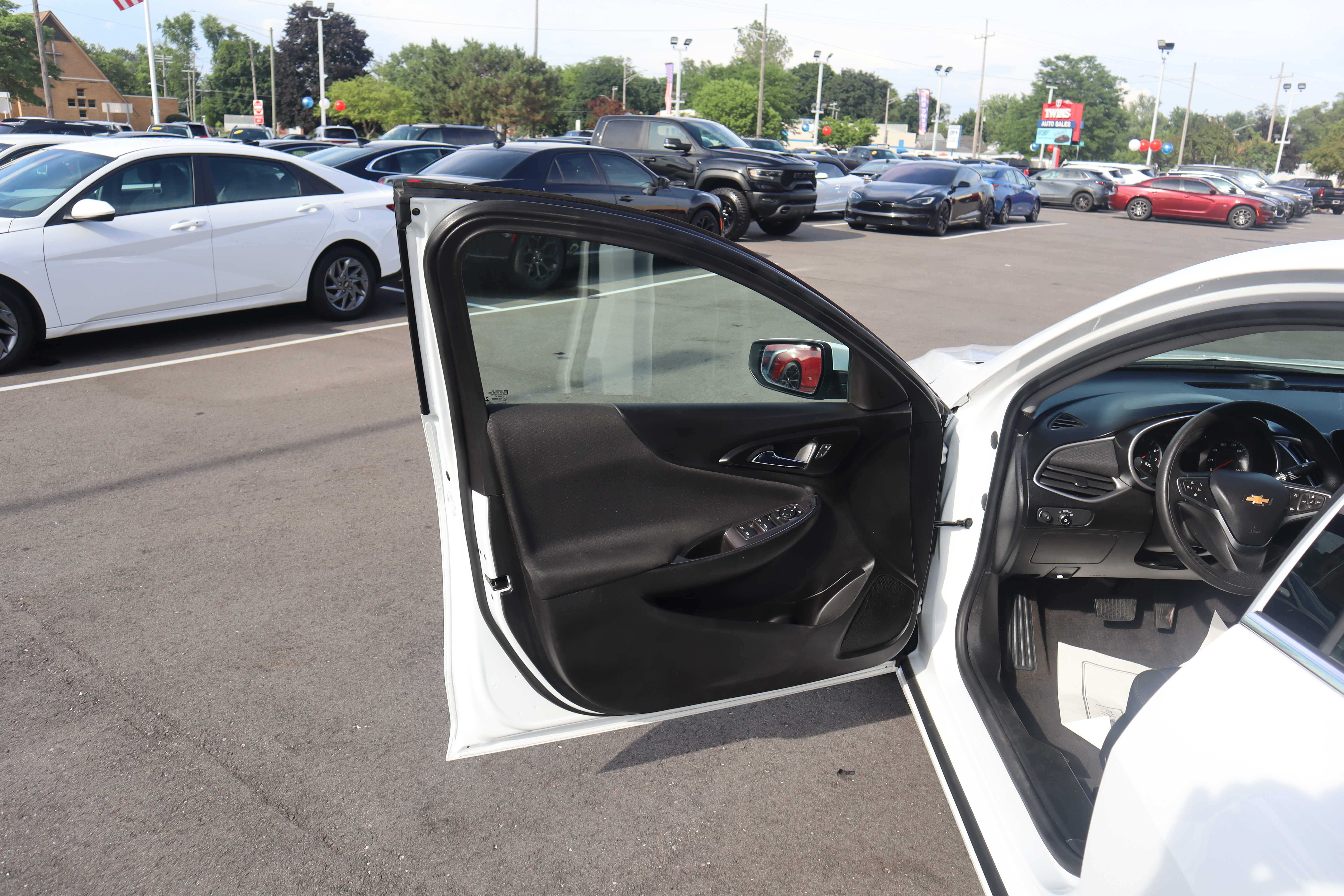 WHITE, 2022 CHEVROLET MALIBU Thumnail Image 7