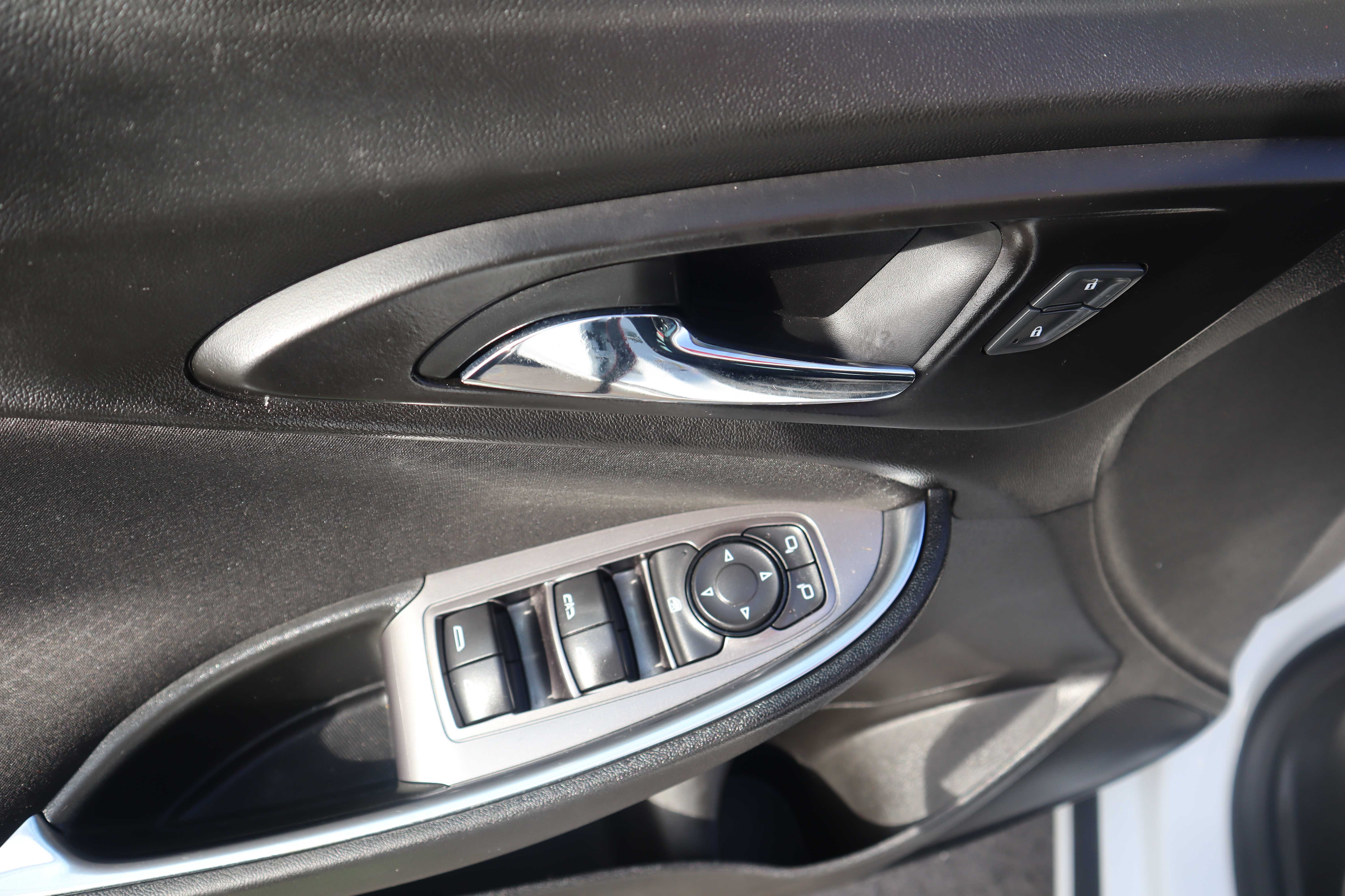 WHITE, 2022 CHEVROLET MALIBU Thumnail Image 8