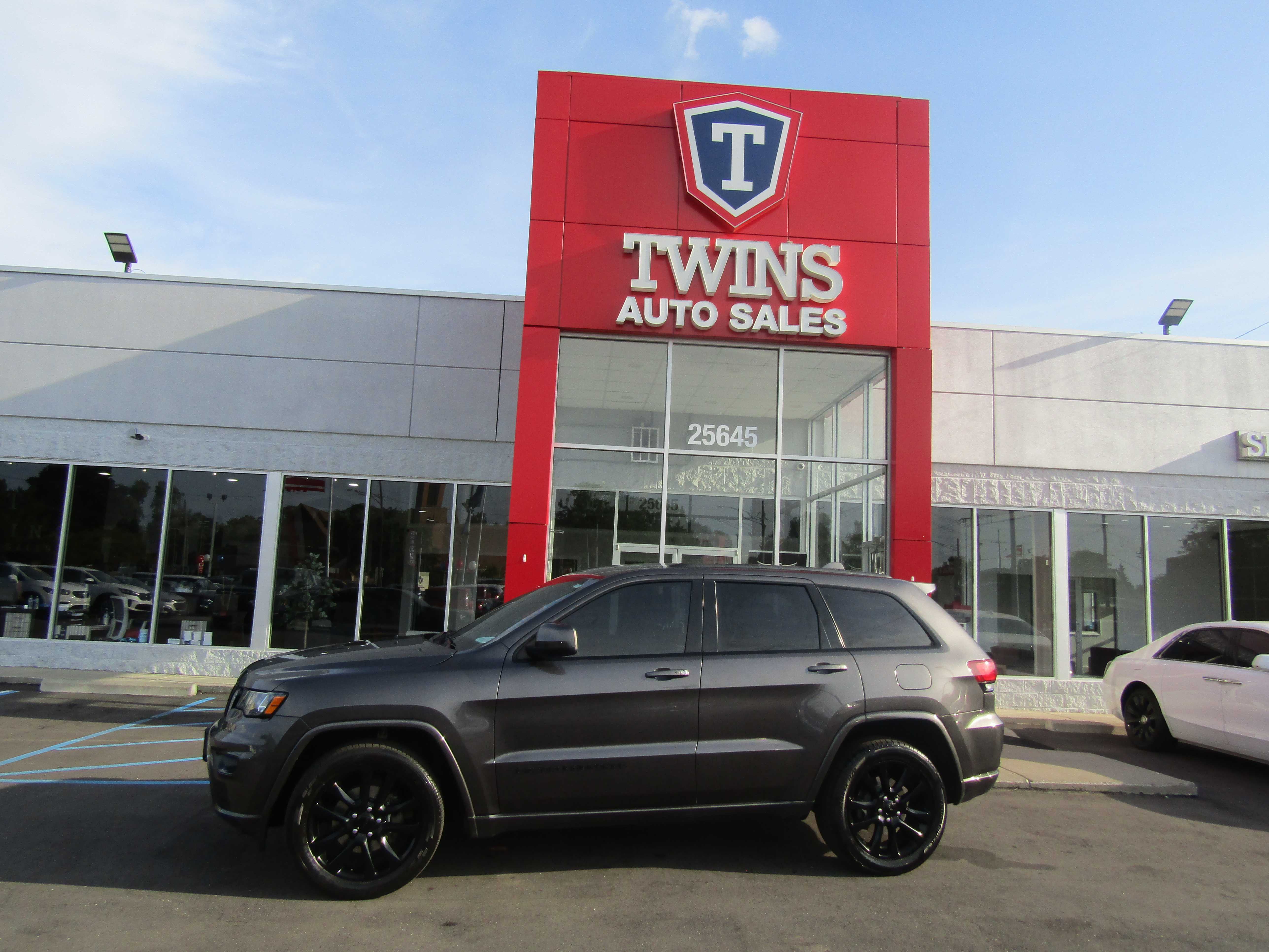 GRAY, 2019 JEEP GRAND CHEROKEE Thumnail Image 1