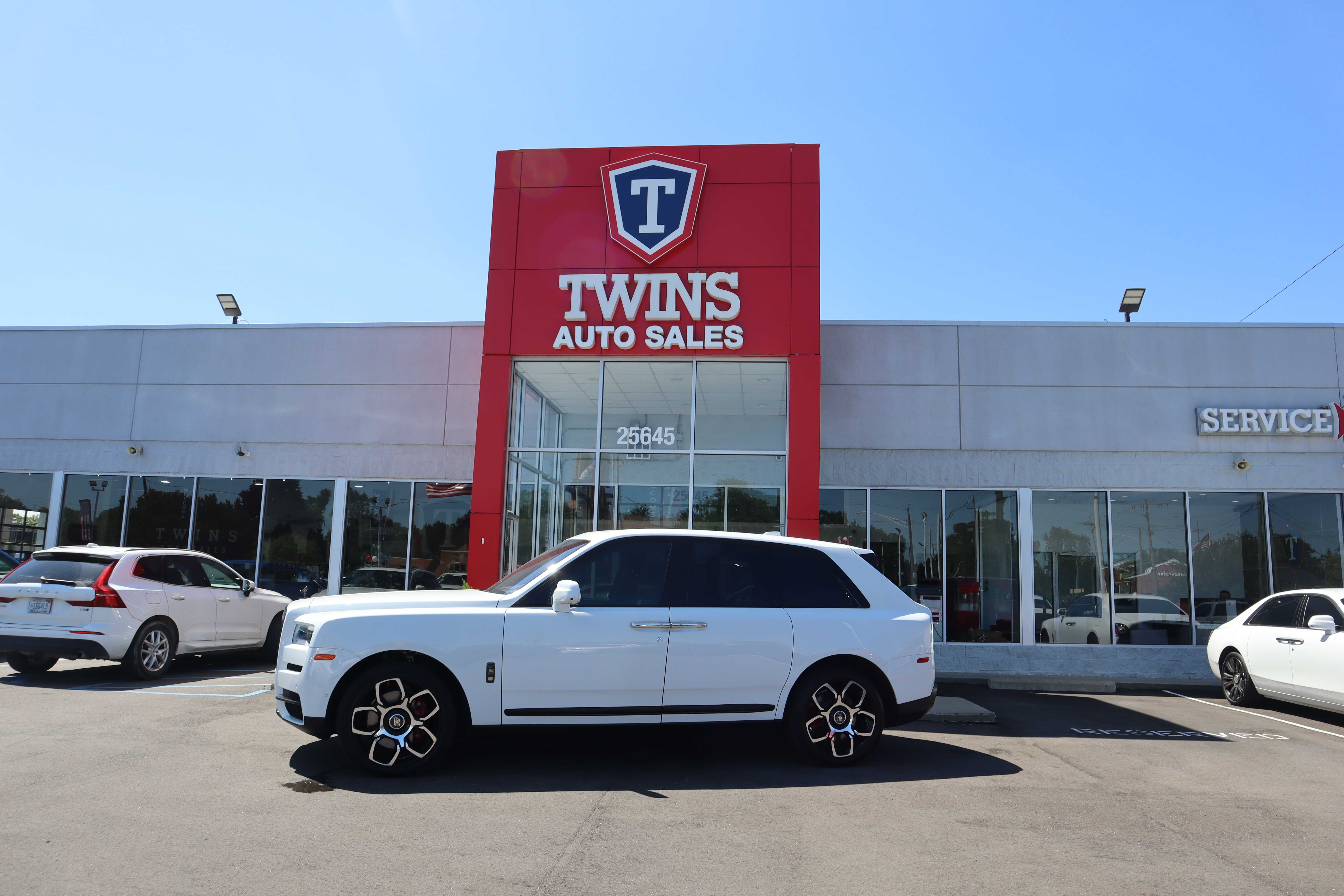 WHITE, 2022 ROLLS-ROYCE CULLINAN Thumnail Image 1