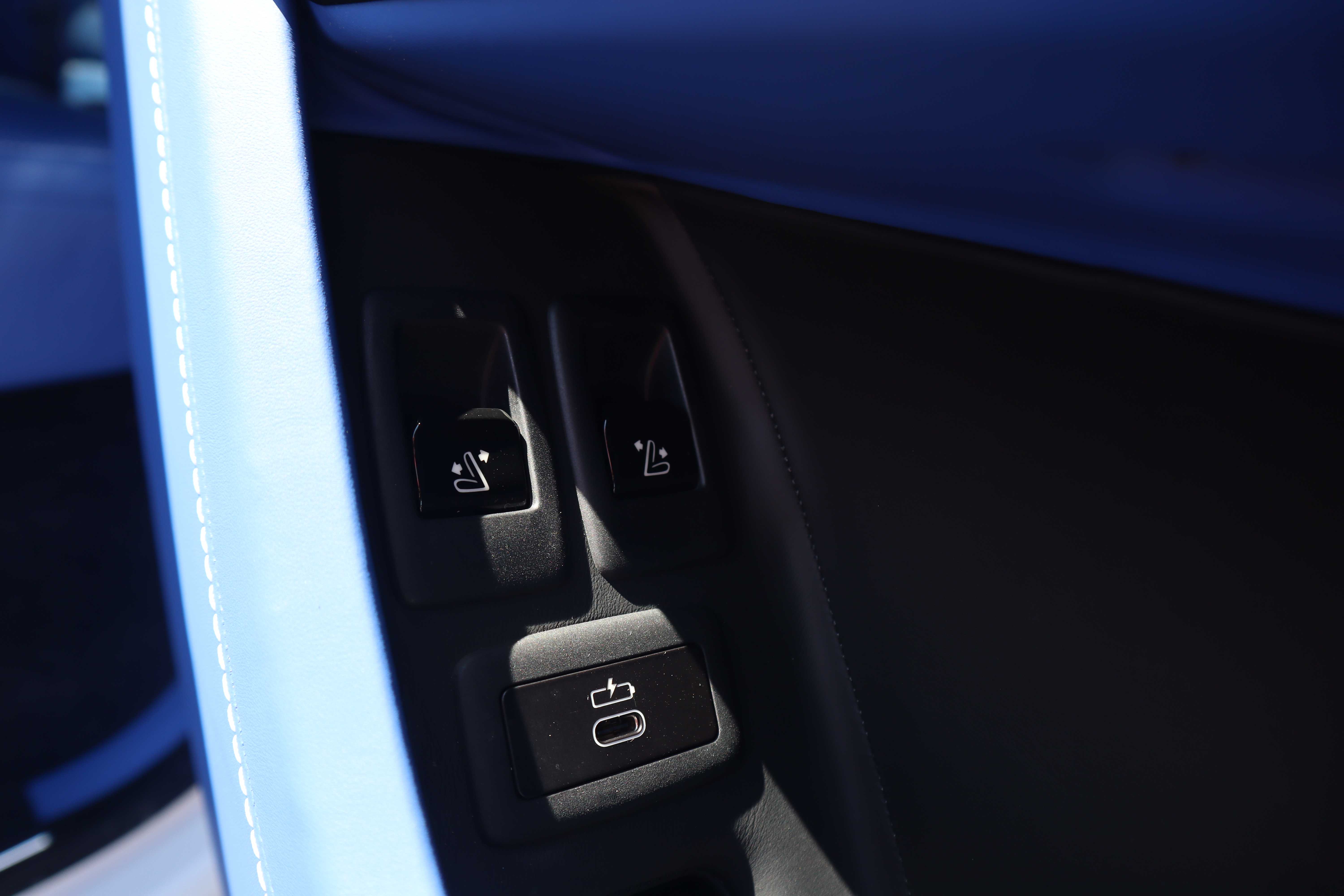 WHITE, 2022 ROLLS-ROYCE CULLINAN Thumnail Image 34